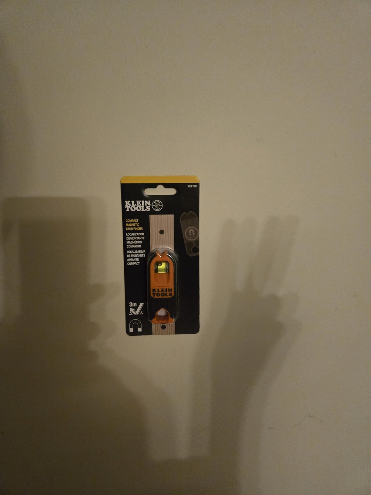 Klein Tools MSF100 Magnetic Stud Finder and Level, Compact, Wood and Metal Detector with Bubble Vial for Accurate Markings, Felt Pad Backing - Customer Photo 1