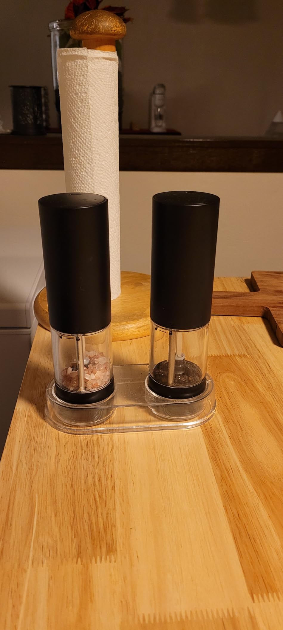 CIRCLE JOY Electric Pepper Grinder Rechargeable, Automatic Pepper Mill with 110ml Container, External Adjustable Coarseness, White Led Light and One-Handed Operation, Black - Customer Photo 2