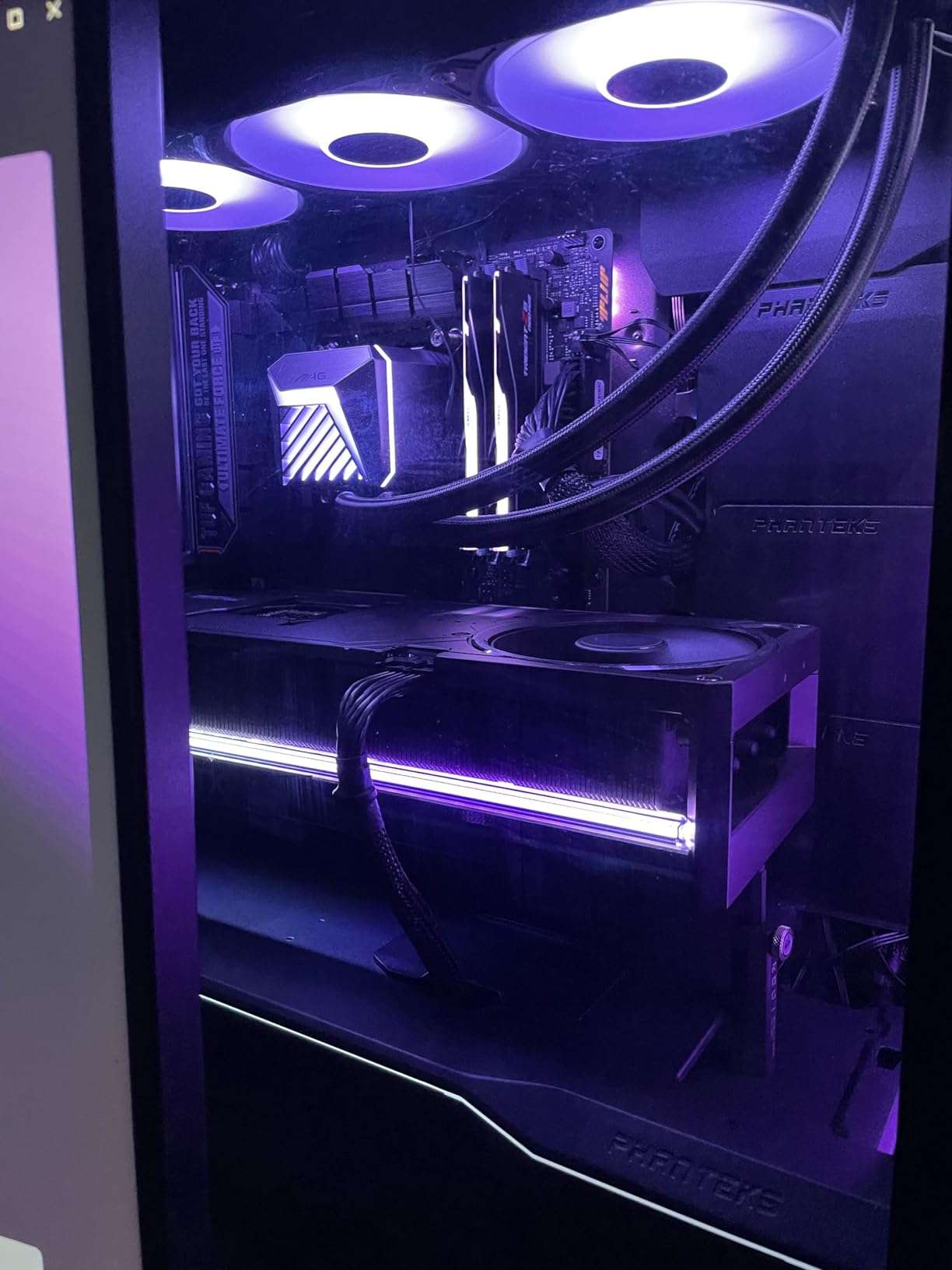 ASUS TUF GeForce RTX 5090 32GB GDDR7 OC Edition Graphics Card, NVIDIA, Desktop (PCIe 5.0, HDMI/DP 2.1, 3.6-Slot, Military-Grade Components, Protective PCB Coating, Axial-tech Fans, Vapor Chamber) customer photo 2