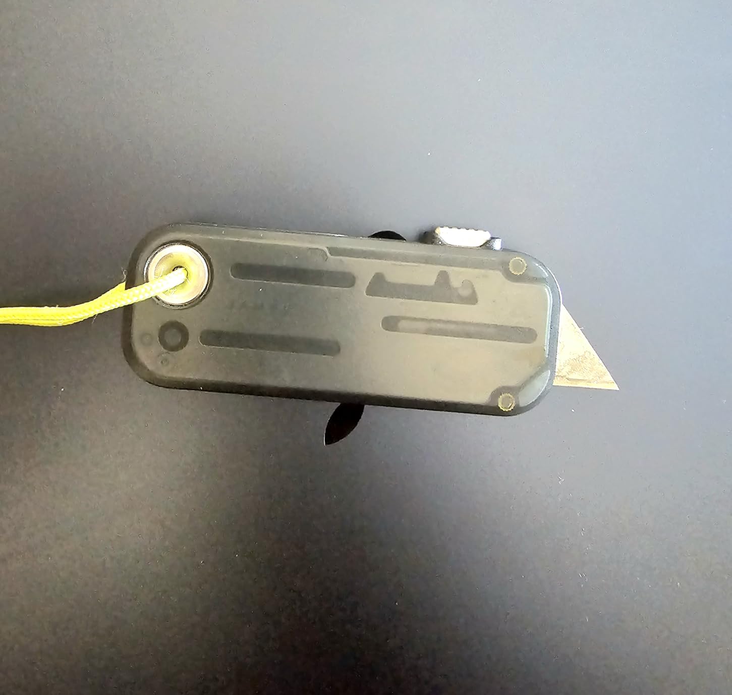 JAMES° The Palmer Clear Utility Knife, 100% Recycled PCTG Handles, Buttery Smooth Action, Refined Tool Free Blade Changes, Electric Green Grip - Customer Photo 1