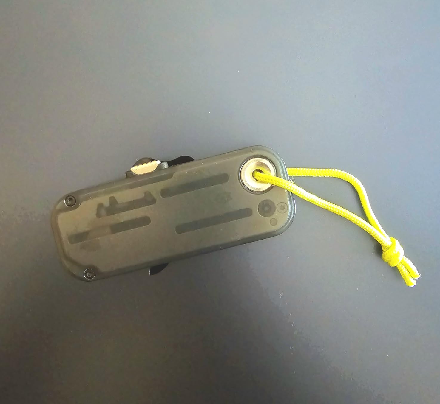JAMES° The Palmer Clear Utility Knife, 100% Recycled PCTG Handles, Buttery Smooth Action, Refined Tool Free Blade Changes, Electric Green Grip - Customer Photo 2