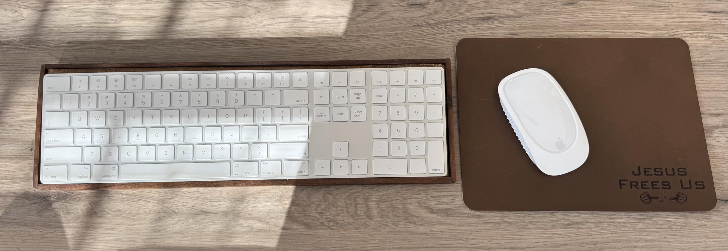 Apple Magic Keyboard with Numeric Keypad: Wireless, Bluetooth, Rechargeable. Works with Mac, iPad, or iPhone, US English - White - Customer Photo 2