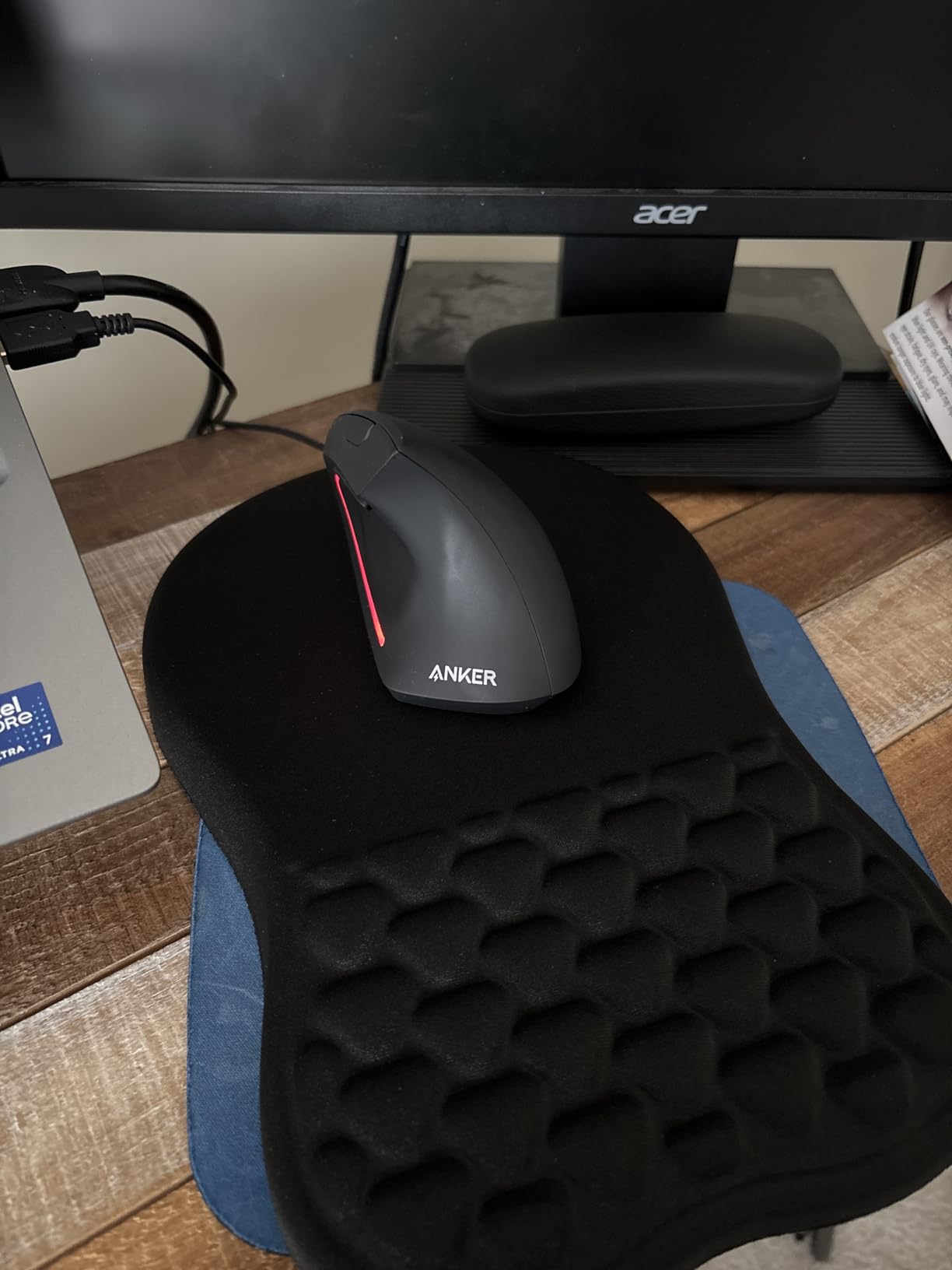 TECKNET Ergonomic Mouse Pad with Wrist Rest, Soft Mousepad with Massage Design, Memory Foam and Non-Slip PU Base for Pain Relief, Gaming Mouse Pad for Desk, Home, Office, 12x8 Inches, Black - Customer Photo 1