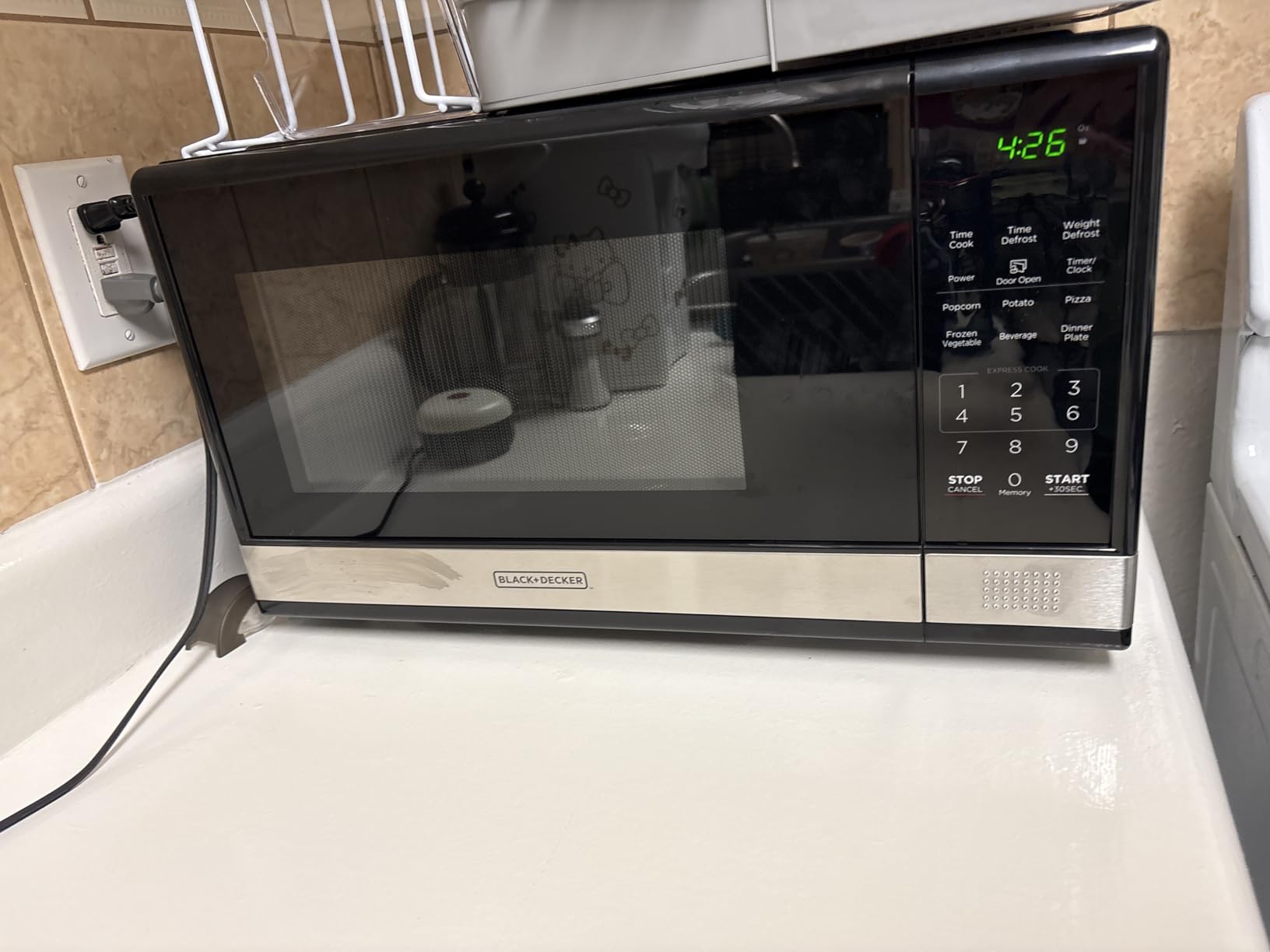 BLACK+DECKER 5-in-1 Microwave Oven with Air Fry, Combi, Bake, Roast, and Convection Cooking, 0.9 cu. ft. Countertop Microwave, Stainless Steel, 900 Watts, Child-Lock, ES9P032NA customer photo 2