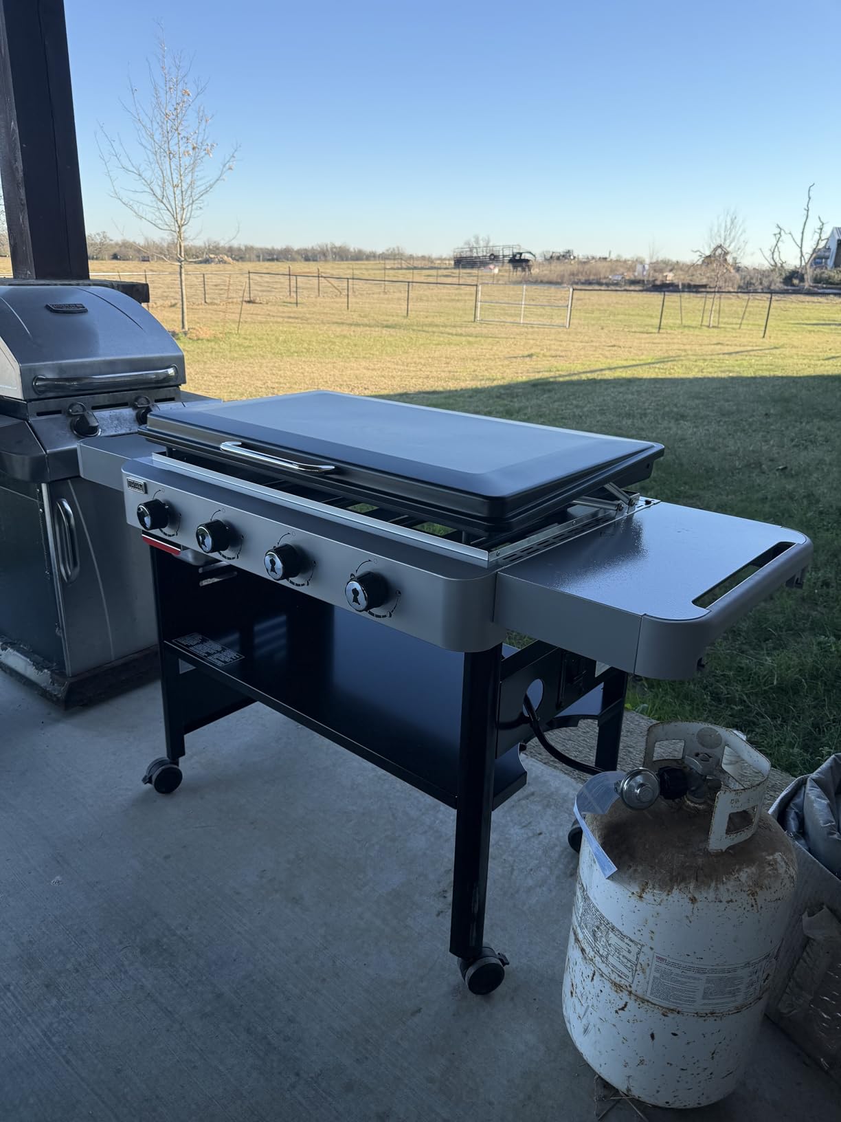 Weber 36-inch Rust Resistant Liquid Propane Gas Griddle, for Outdoor Grilling, 4 Burners, Black Customer Review Weber 36-inch Rust Resistant Liquid Propane Gas Griddle, for Outdoor Grilling, 4 Burners, Black - Customer Photo 2