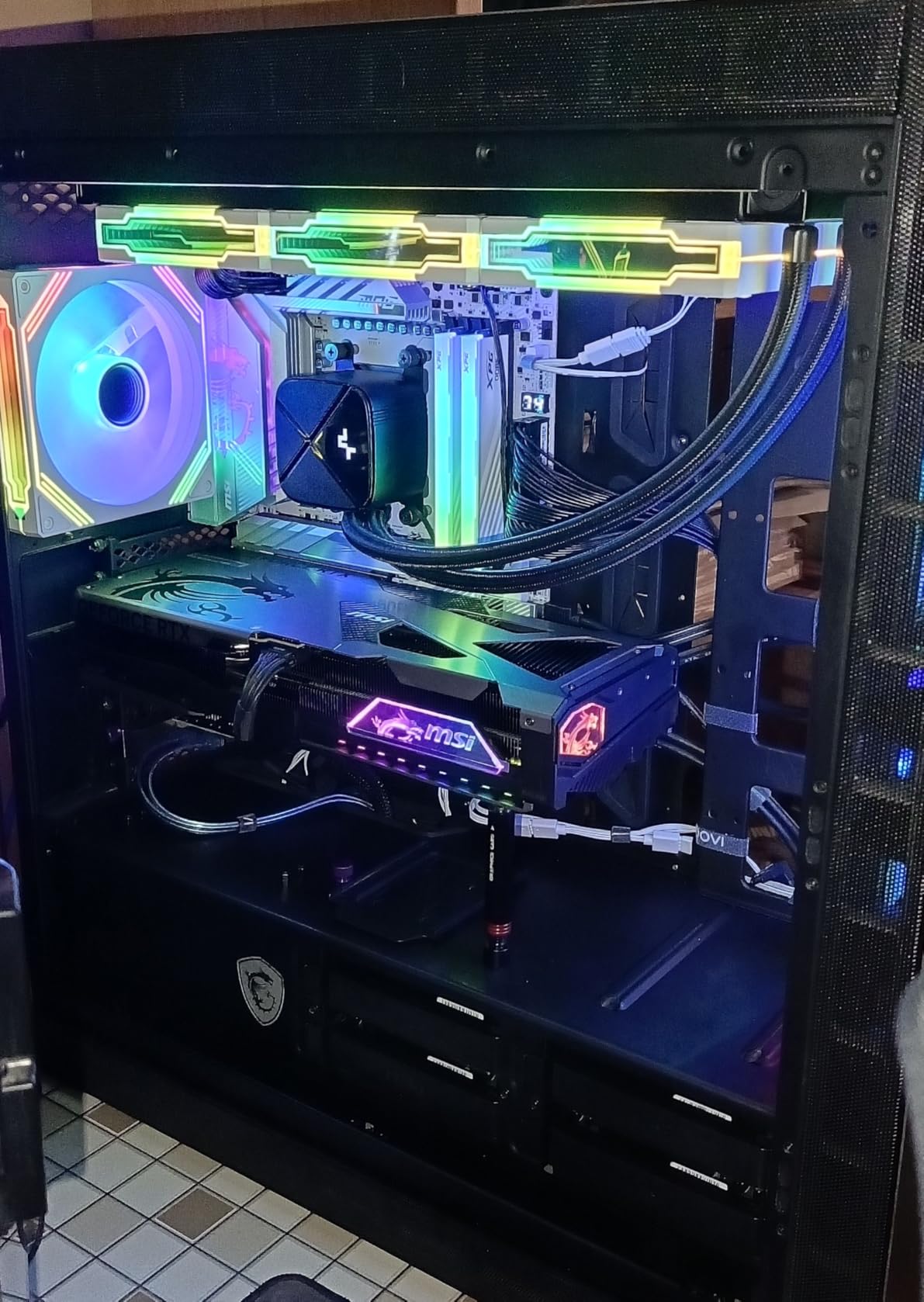 msi Gaming RTX 5070 12G Vanguard SOC Graphics Card (12GB GDDR7, 192-bit, Extreme Performance: 2655 MHz) customer photo 2