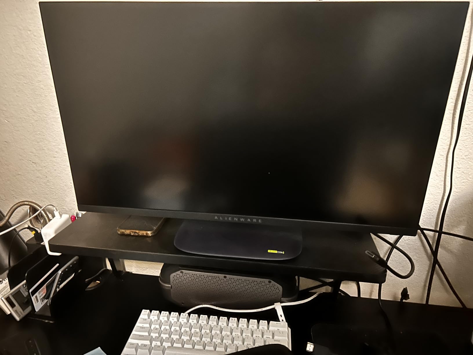Alienware 27 Gaming Monitor - AW2725DM - 27-inch QHD 180Hz 1ms Display, IPS, NVIDIA G-SYNC, AMD Freesync, VESA AdaptiveSync customer photo 2