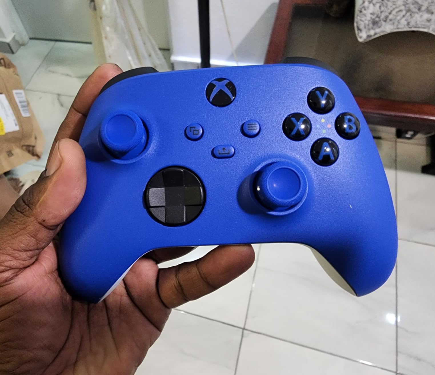 Xbox Wireless Gaming Controller (2025) - Carbon Black - Play on Xbox, Windows, Android, iOS, FireTV Sticks, Smart TVs, VR Headsets customer photo 2
