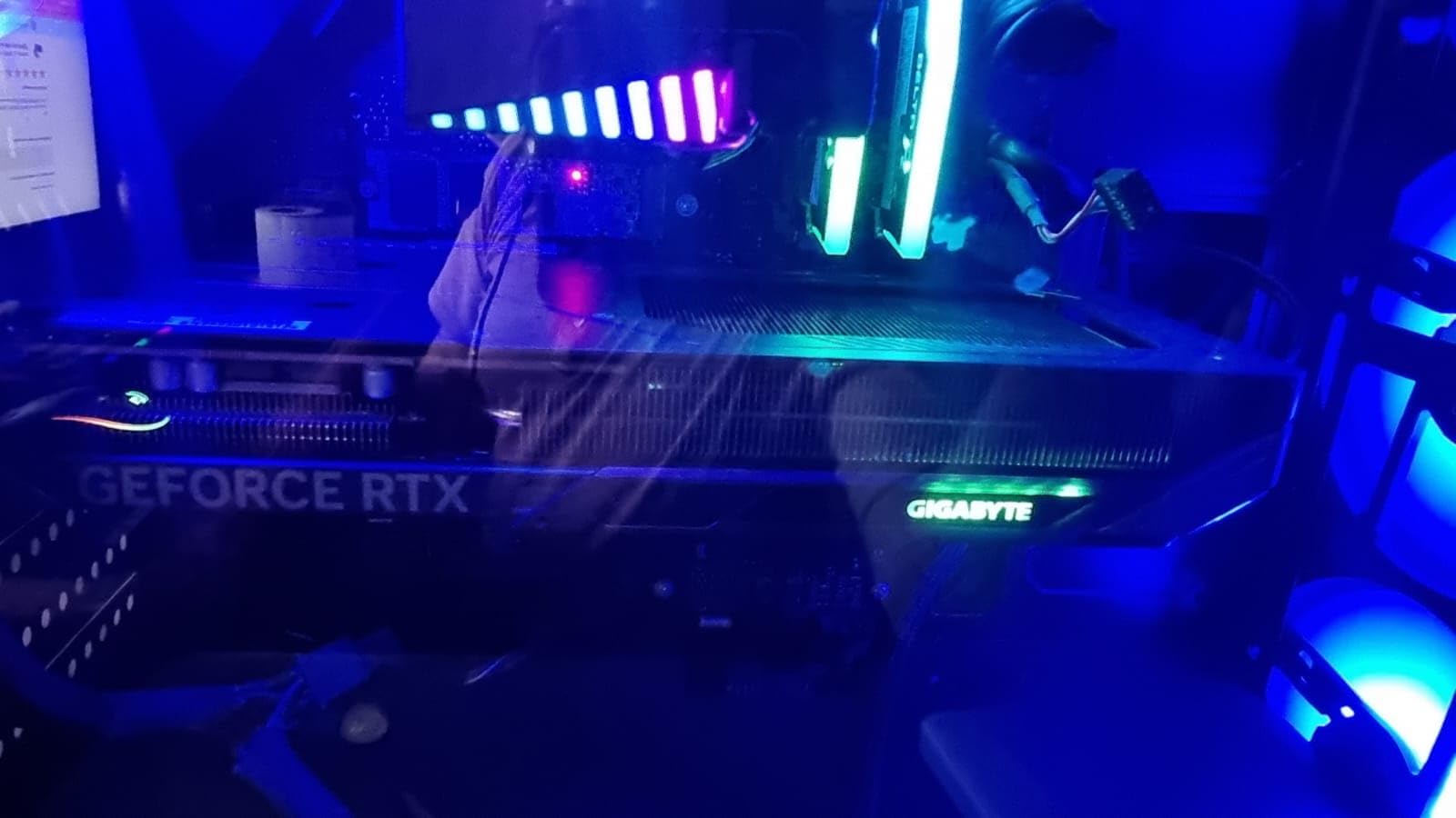 GIGABYTE GeForce RTX 5060 Gaming OC 8G Graphics Card, 8GB 128-bit GDDR7, PCIe 5.0, WINDFORCE Cooling System, GV-N5060GAMING OC-8GD customer photo 2