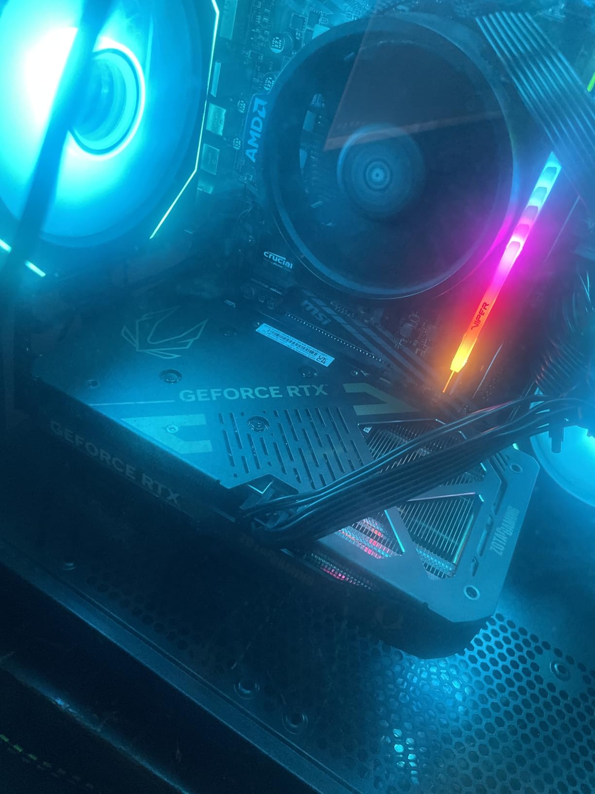 ZOTAC Gaming GeForce RTX 5060 Twin Edge OC DLSS 4 8GB GDDR7 128-bit 28 Gbps PCIE 5.0 Gaming Graphics Card, SFF-Ready Compact Card, ZT-B50600H-10M customer photo 2