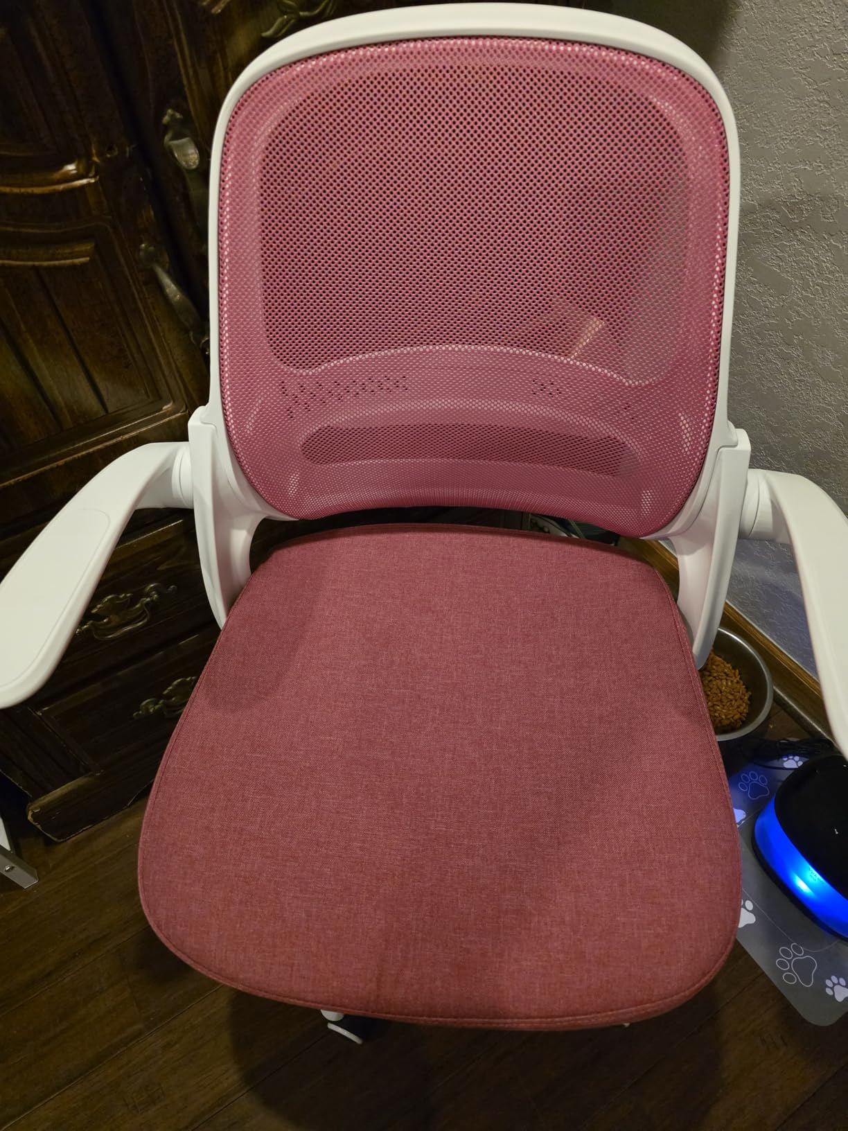 Ergonomic Mesh Office Chair for Home Office, Flip-Up Arms, Breathable Mesh Back & Thick Seat Cushion, Swivel Rolling Computer Desk Chair, BIFMA Certified, Supports 300 lbs (Black Frame/Black Seat) Customer Review Ergonomic Mesh Office Chair for Home Office, Flip-Up Arms, Breathable Mesh Back & Thick Seat Cushion, Swivel Rolling Computer Desk Chair, BIFMA Certified, Supports 300 lbs (Black Frame/Black Seat) - Customer Photo 1