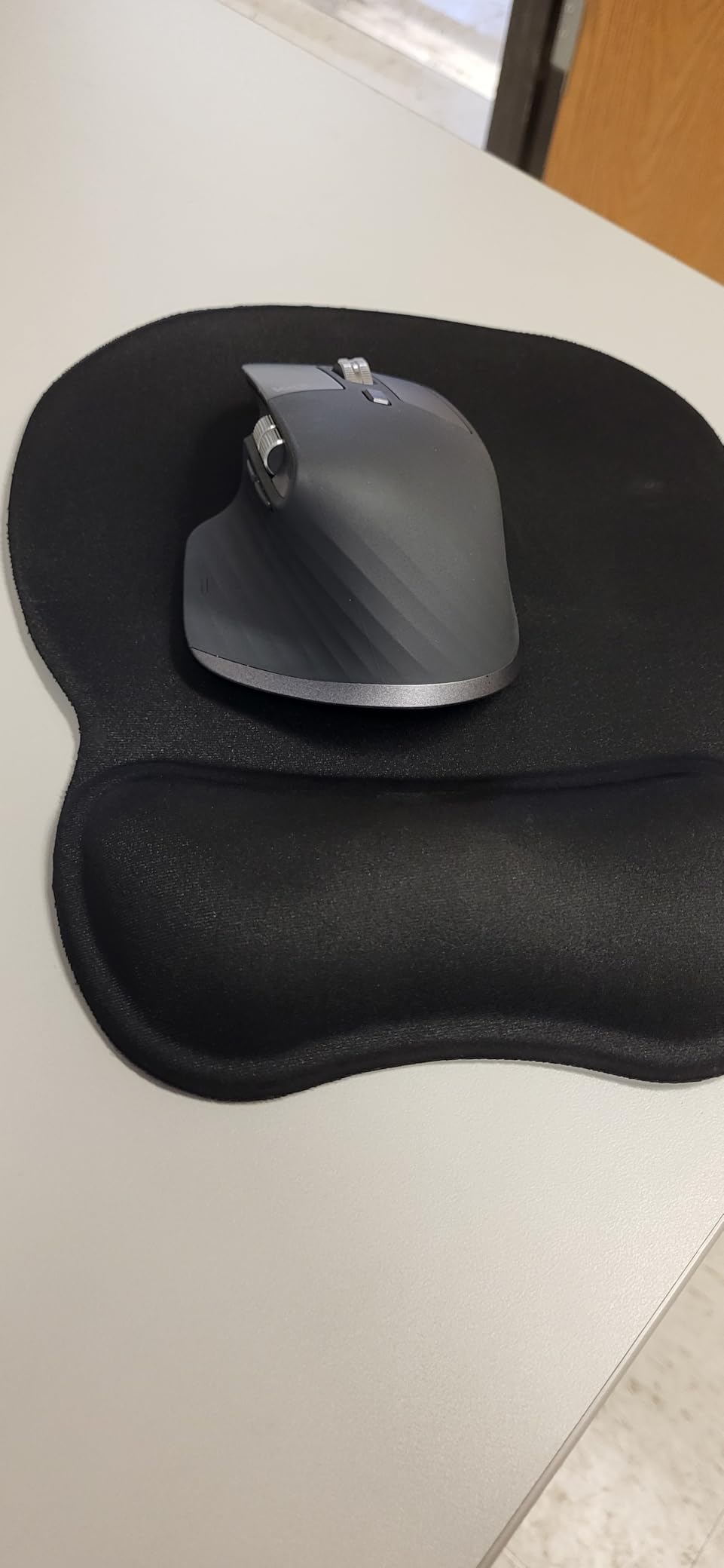 Logitech MX Master 3S Bluetooth Edition Wireless Mouse, No USB Receiver - Ultra-Fast Scrolling, Ergo, 8K DPI, Track on Glass, Quiet Clicks, Works with Apple Mac, Windows PC, Linux, Chrome - Graphite - Customer Photo 2