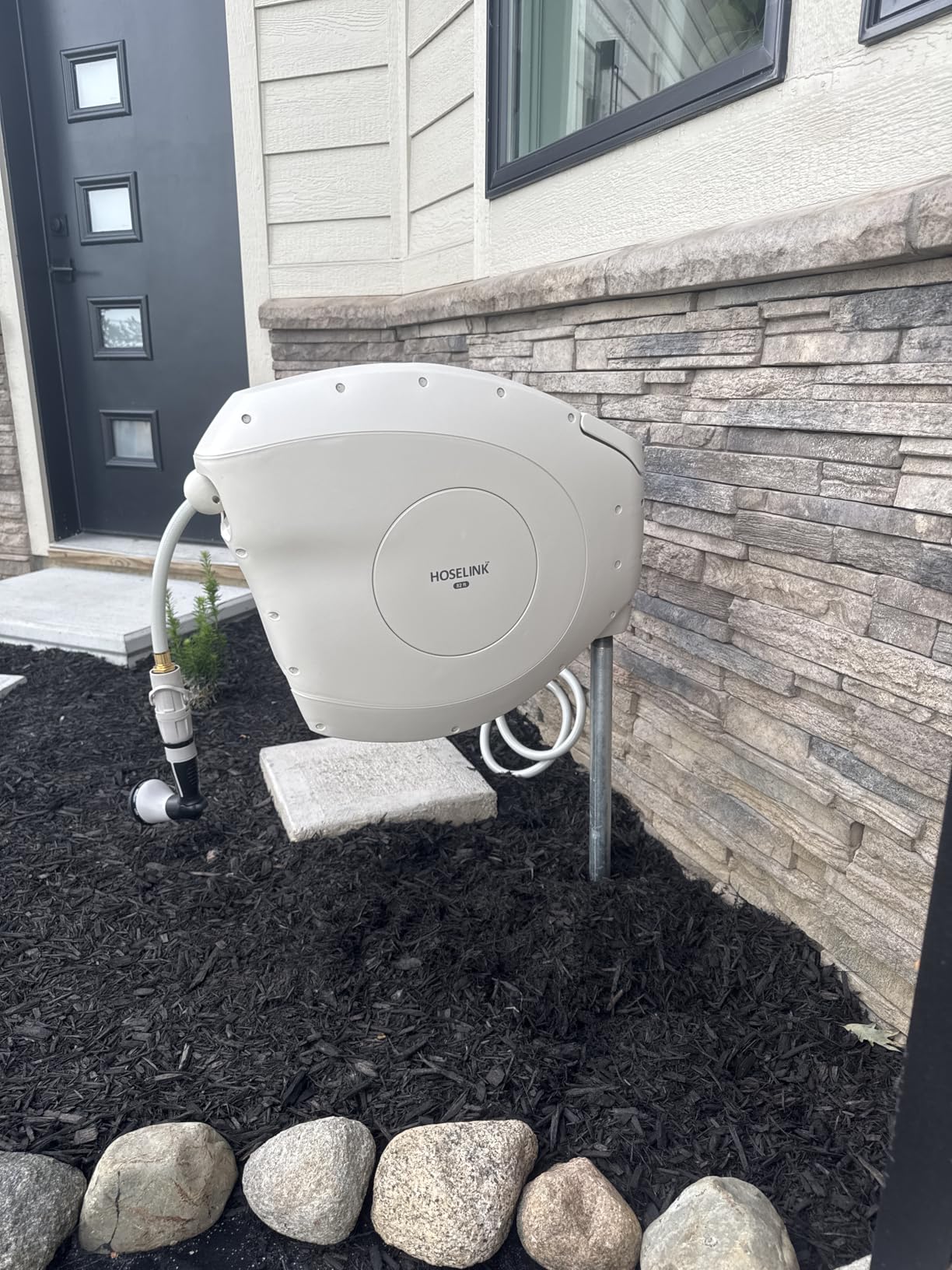 HOSELINK Classic Beige 100ft Automatic Retractable Garden Hose Reel Customer Review HOSELINK Classic Beige 100ft Automatic Retractable Garden Hose Reel - Customer Photo 2