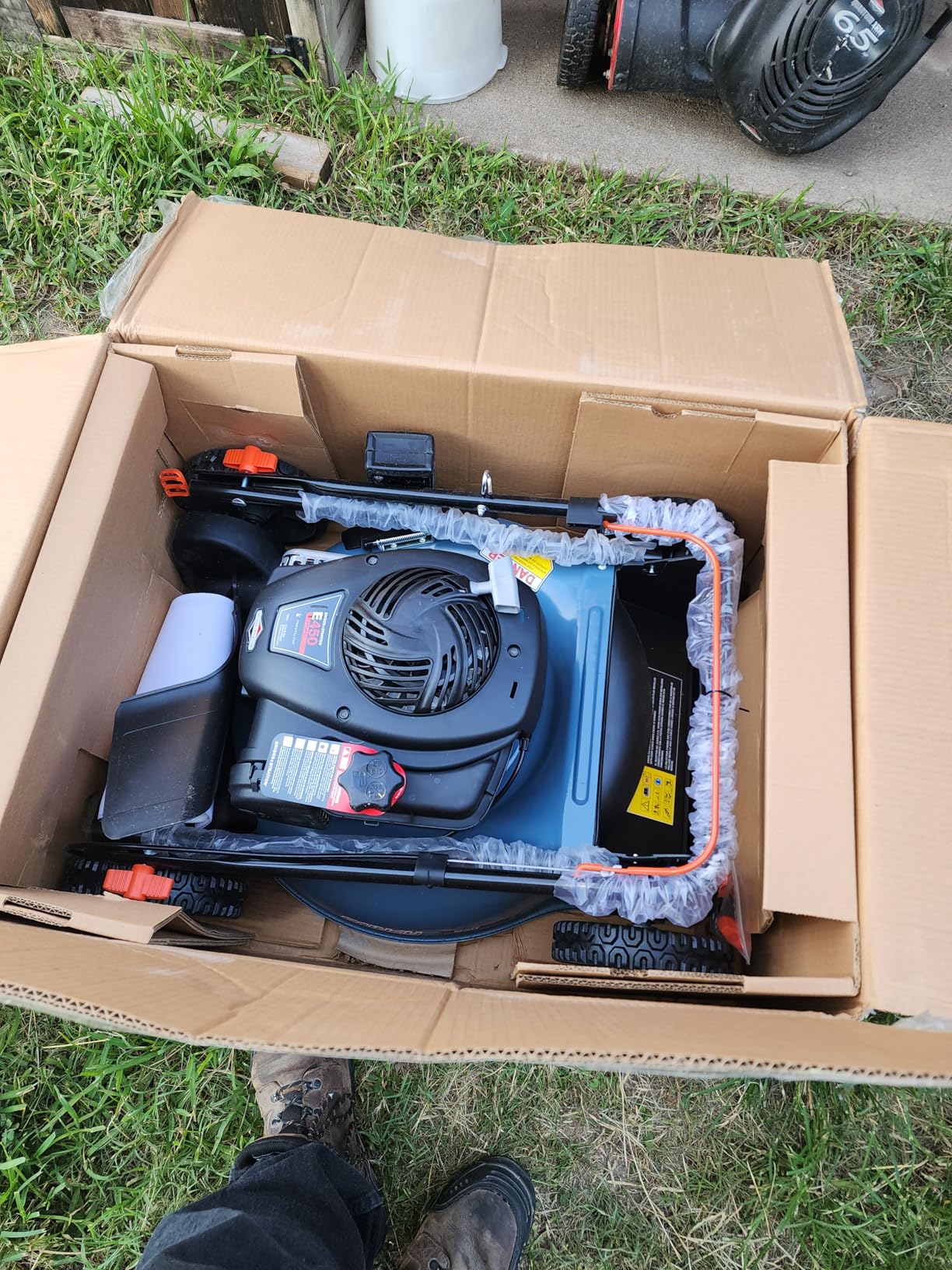 SENIX LSSG-M9 21-inch Gas Self-Propelled Lawn Mower - 140 cc 4-Cycle Briggs & Stratton Engine, Bagging, Mulching, and Side Discharge, 6-Position Lever Height Adjustment - Customer Photo 1