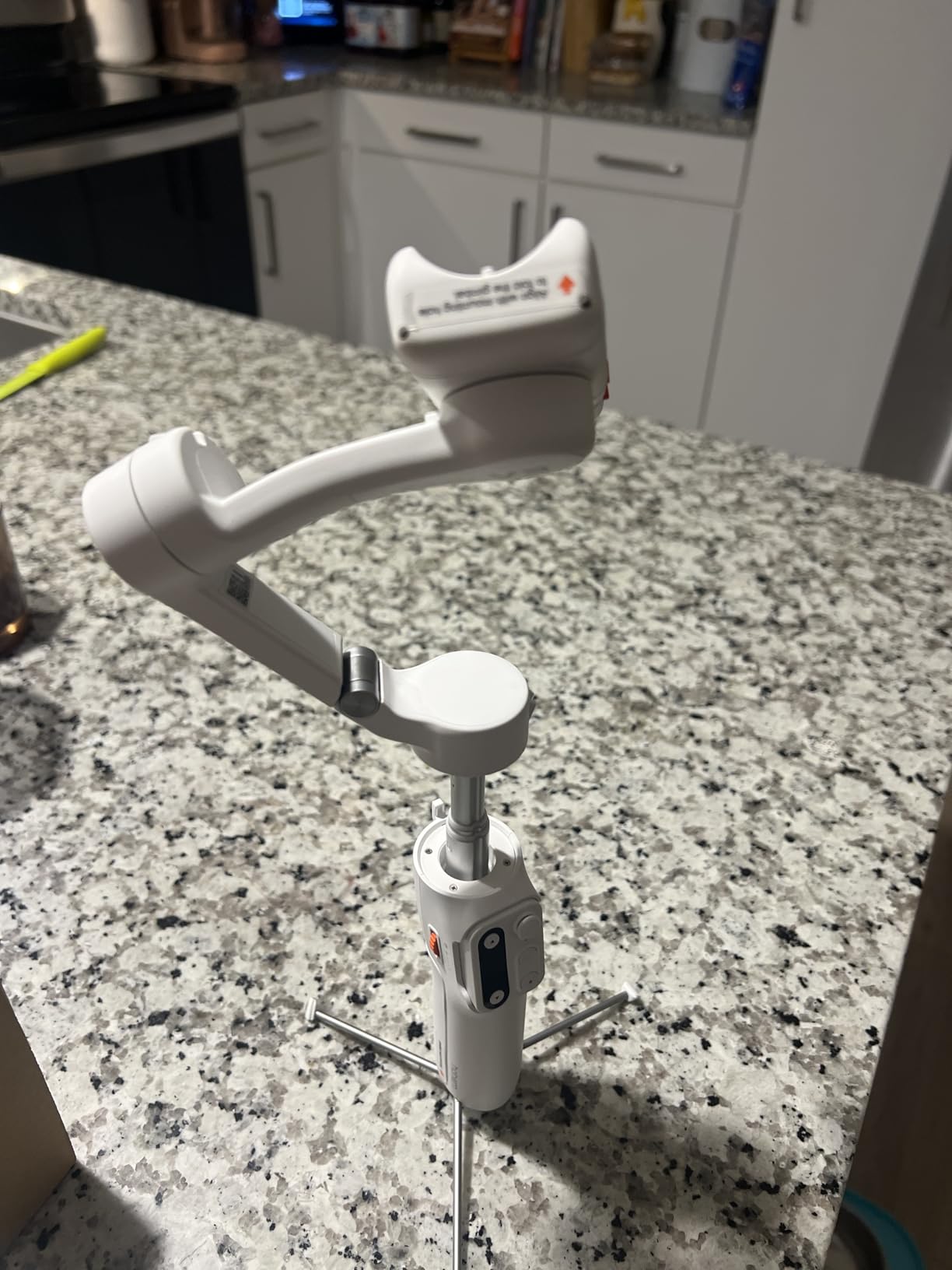 hohem iSteady V3 Ultra Gimbal Stabilizer for iPhone, Phone Gimbal with AI Auto Tracking, Detachable Touchscreen Remote, Built-in Extension Rod, Tripod, Fill Light, for Vlog, Travel, Pet, Fitness - Customer Photo 1