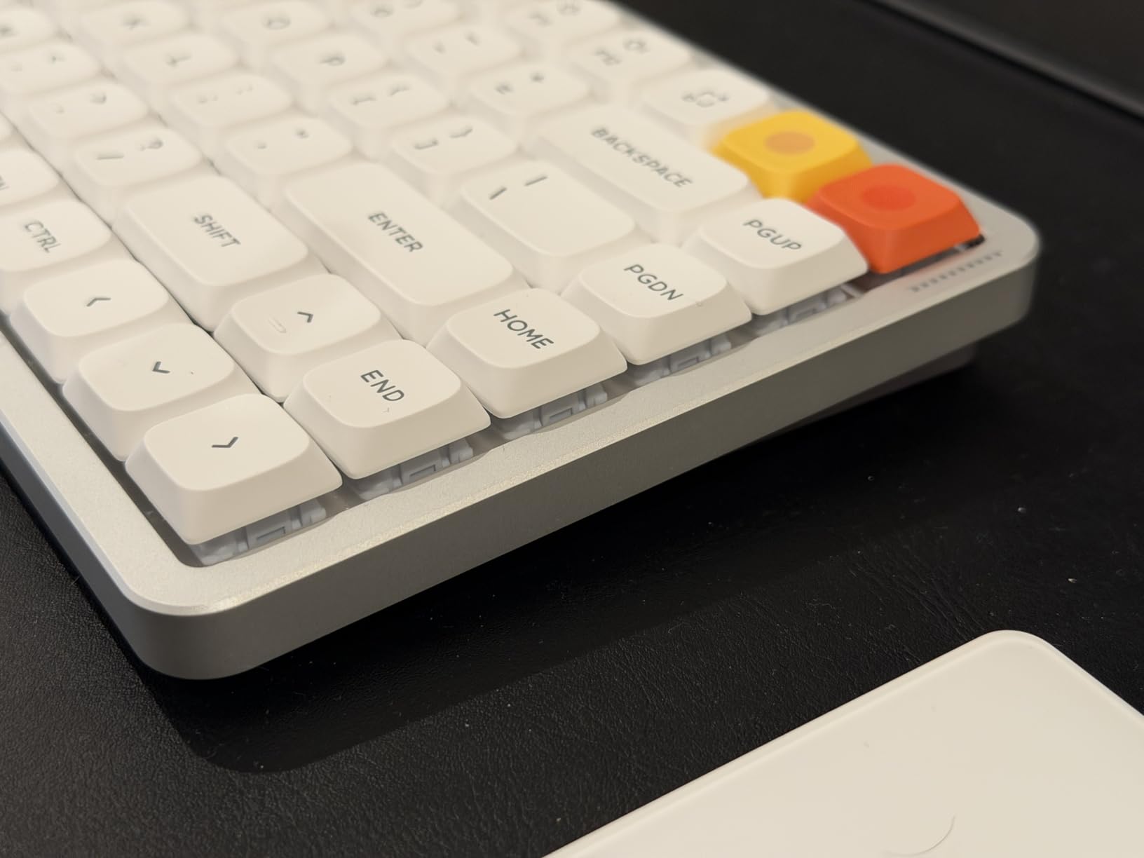 NuPhy Air75 V3 Hot Swappable Wireless Mechanical Keyboard, 84 Keys 75% Custom Low Profile Keyboard with Knob, RGB Backlit, Gasket Mounted, Support Bluetooth/2.4GHz/USB-C, White-Brown Nano - Customer Photo 1