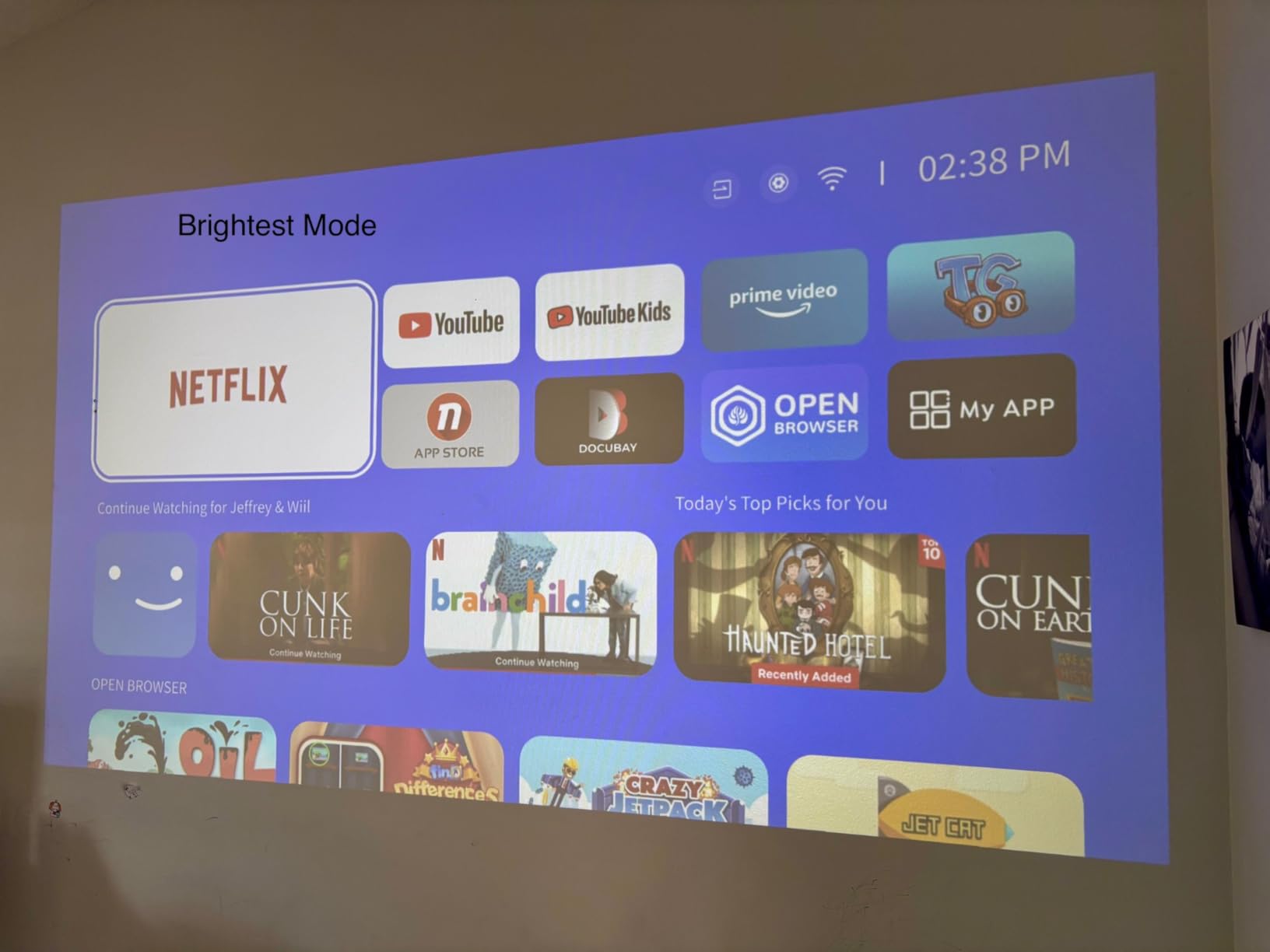 [Built-in Official Apps/4K Support] Smart Outdoor Projector with WiFi and Bluetooth, 800ANSI Movie Projector, DoIby Audio with Dual Speaker, Auto Focus w/ YouTube&PrimeVideo Proyector, Upgrad P62 Pro customer photo 2