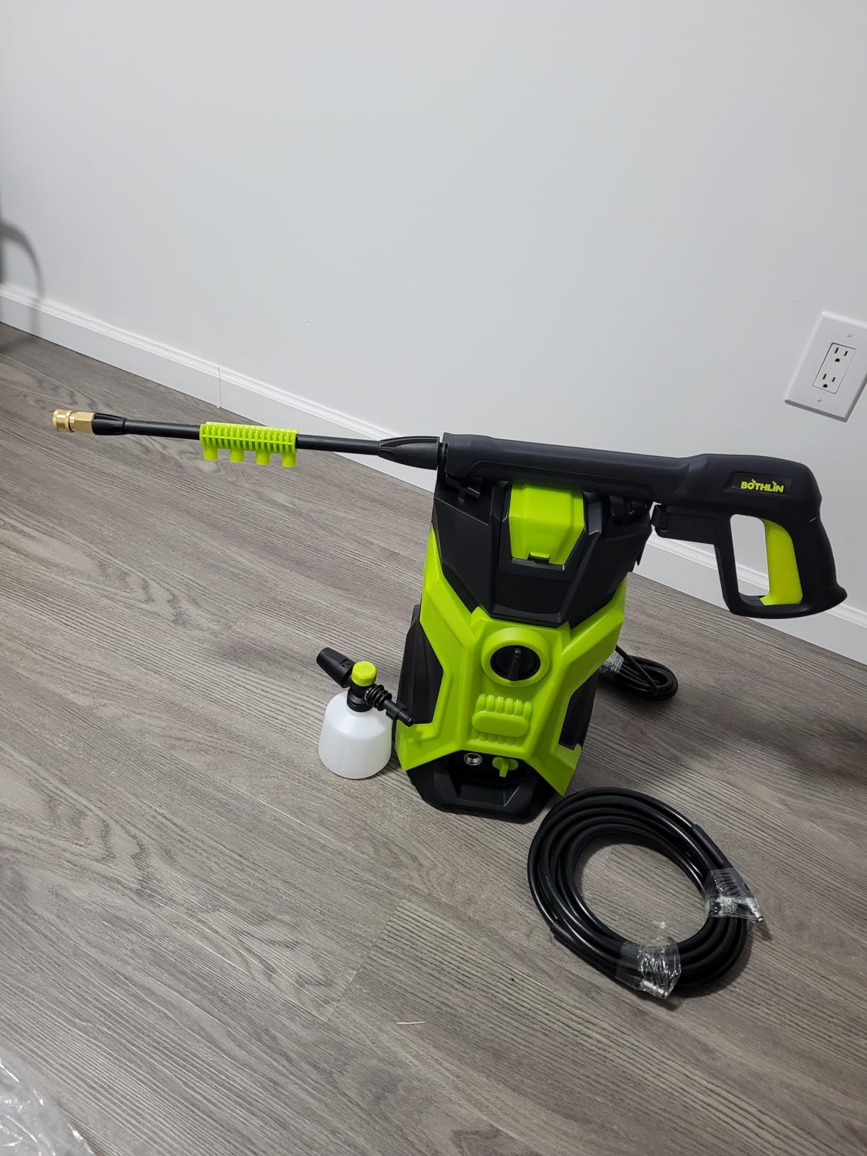 Electric Pressure Washer - 2.5 GPM Portable Lightweight Power Washer, 4 Quick-Connect Nozzles & Adjustable Soap Tank Pressure Washers for Cars, Driveways, Patios, Fences, Decks, Facade, Home Cleaning customer photo 1
