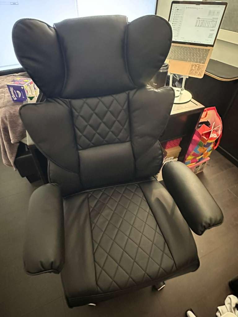 COMHOMA Big and Tall Office Chair, High Back Leather Gaming Chair with Footrest, Executive Ergonomic Office Chair with Pocket Spring Lumbar Support and with Outward Fixed Soft Armrests Customer Review COMHOMA Big and Tall Office Chair, High Back Leather Gaming Chair with Footrest, Executive Ergonomic Office Chair with Pocket Spring Lumbar Support and with Outward Fixed Soft Armrests - Customer Photo 2