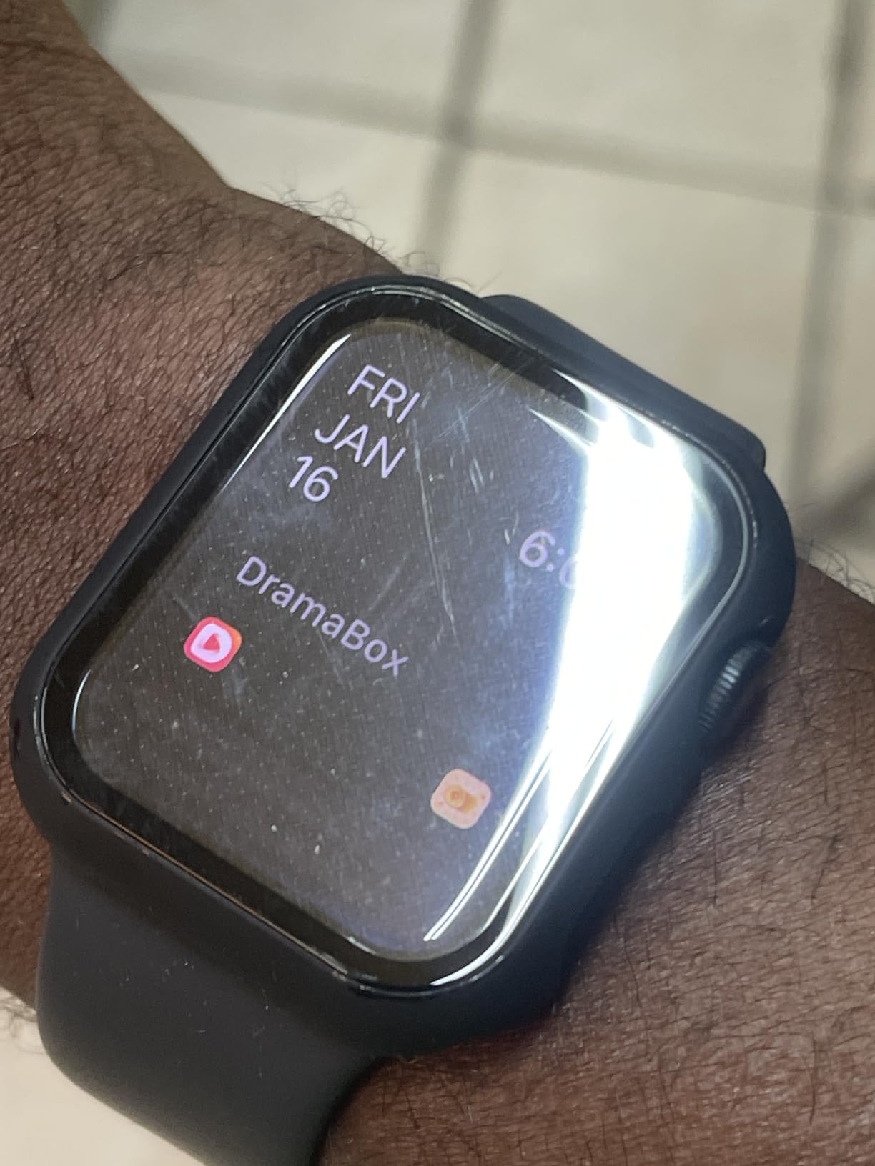 Apple Watch SE 3 [GPS 40mm] Smartwatch with Starlight Aluminum Case with Starlight Sport Band - S/M. Fitness and Sleep Trackers, Heart Rate Monitor, Always-On Display, Water Resistant customer photo 2