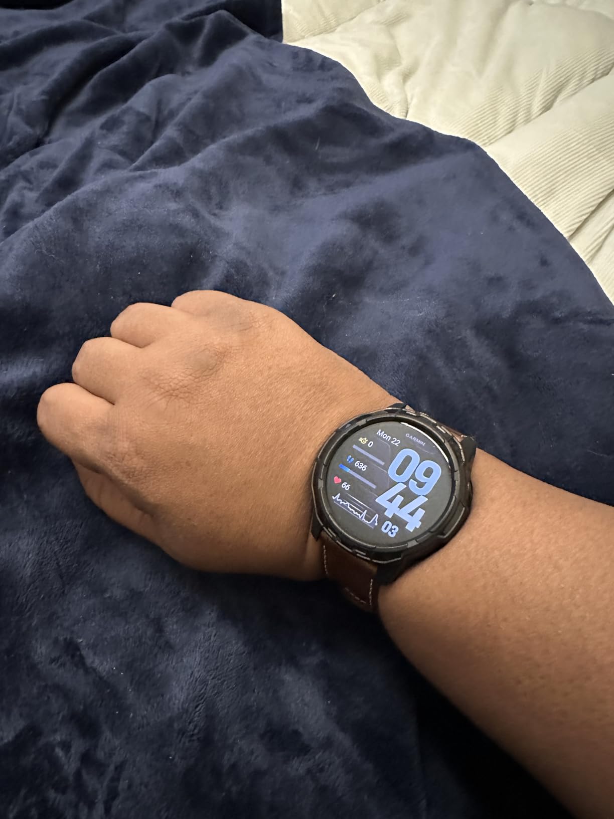 Garmin Venu 4, 45mm, Advanced Health and Fitness GPS Smartwatch, Bright Display, Built-in Flashlight, 12 Days of Battery Life, Slate with Black Silicone Band customer photo 1