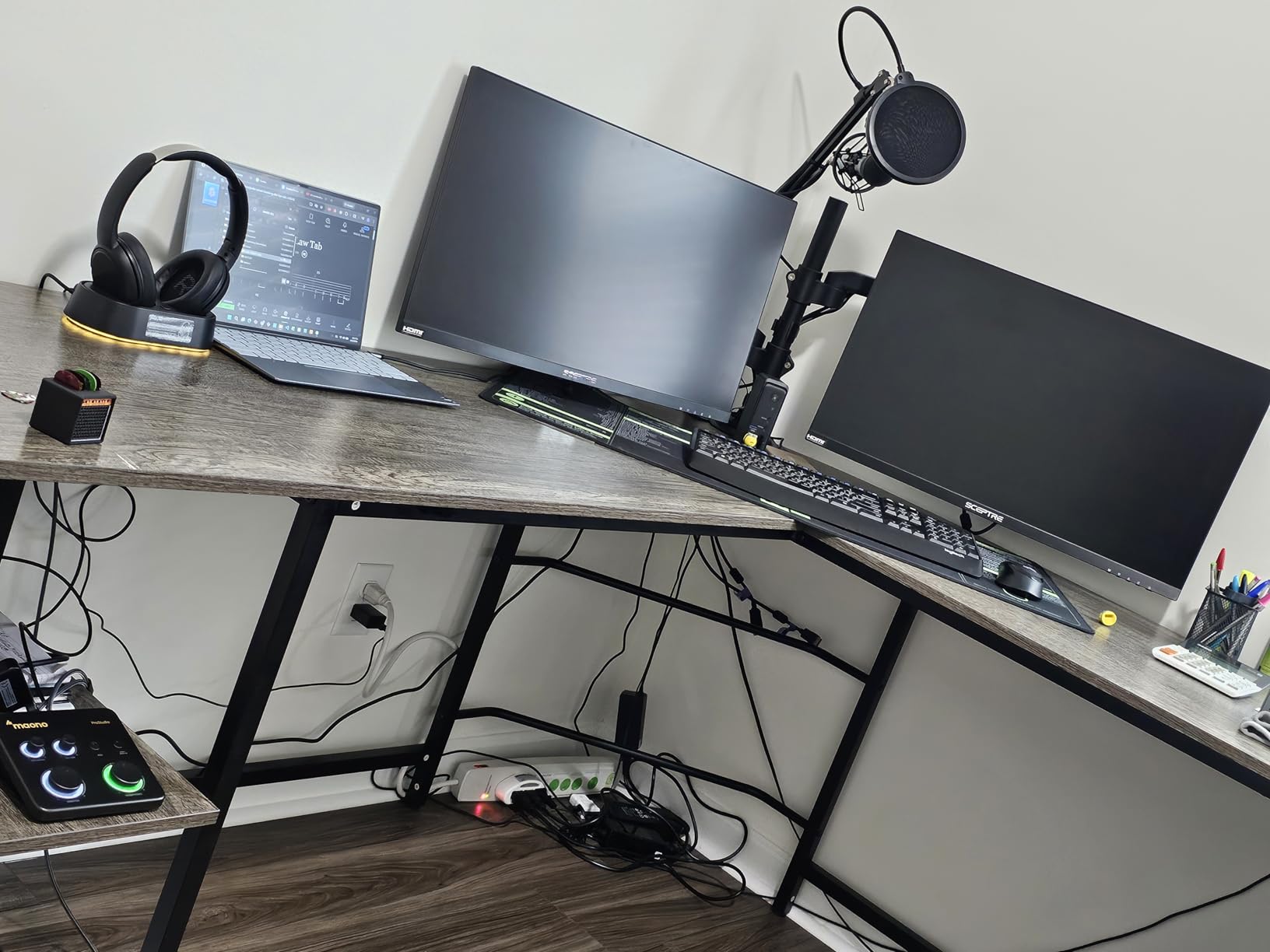 TobenONE 18 in 1 Laptop Docking Station 3 Monitors, Triple 4K Display with 3 HDMI, 9 USB Ports, Gigabit Ethernet, PD3.0, for Windows/Dell/Lenovo/HP/Thinkpad Laptops (No Power Adapter) Customer Review TobenONE 18 in 1 Laptop Docking Station 3 Monitors, Triple 4K Display with 3 HDMI, 9 USB Ports, Gigabit Ethernet, PD3.0, for Windows/Dell/Lenovo/HP/Thinkpad Laptops (No Power Adapter) - Customer Photo 1