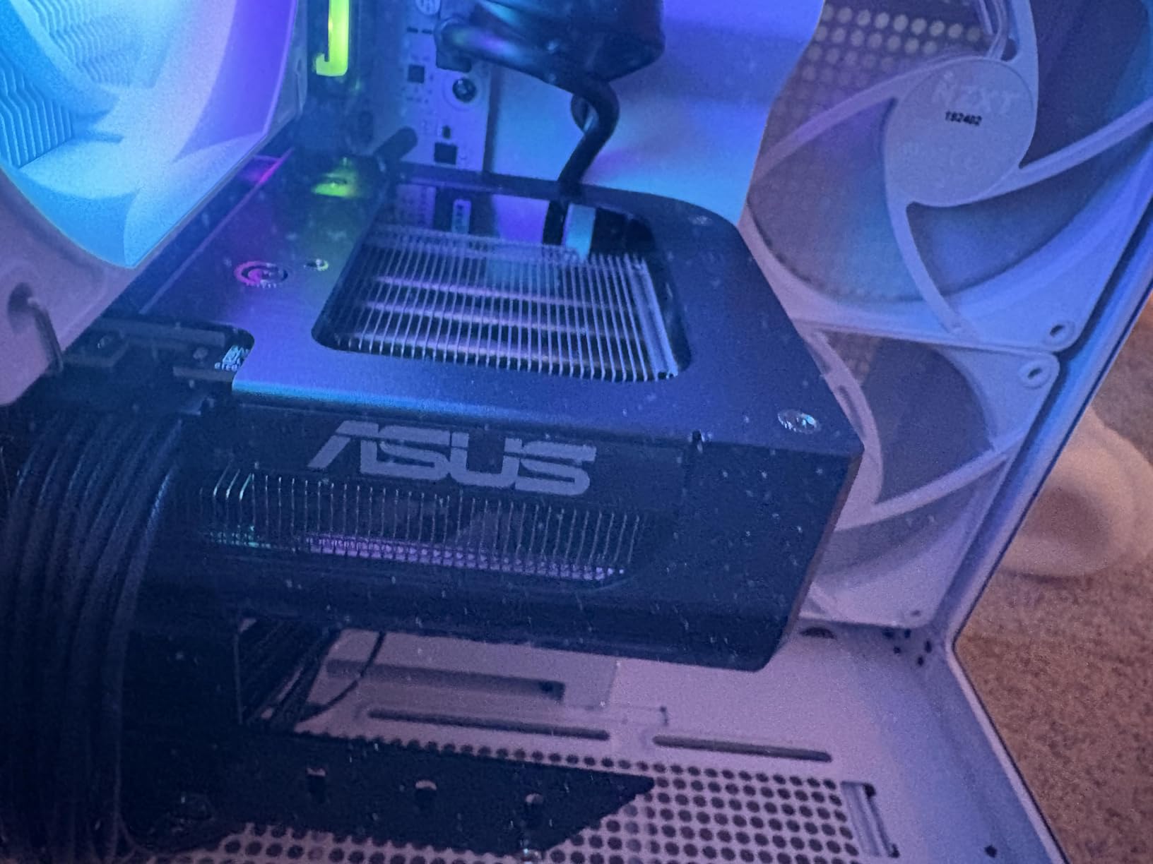 ASUS ProArt GeForce RTX 5070 Ti OC Edition Graphics Card (PCIe 5.0, 16GB GDDR7, USB Type-C, HDMI/DP 2.1, 2.5-Slot, Axial-tech Fans, Vapor Chamber, Phase-Change GPU Thermal pad) customer photo 1