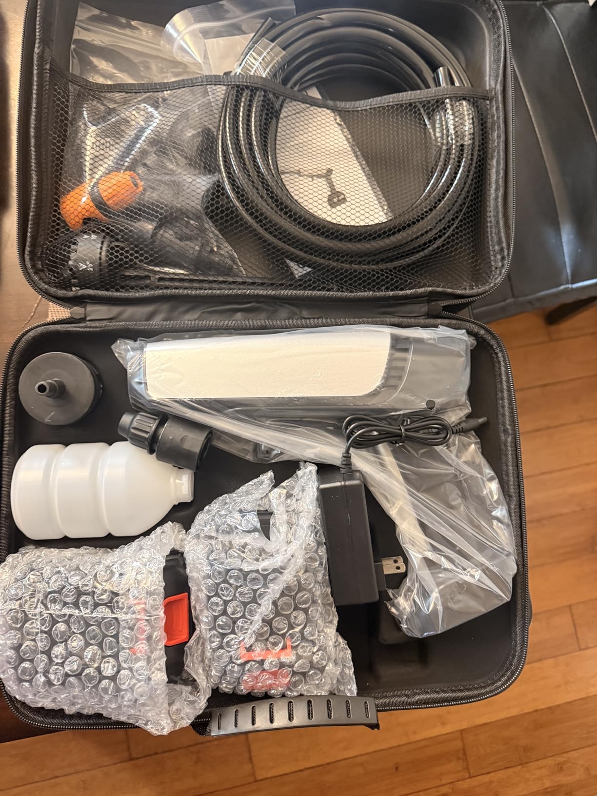 Cordless Pressure Washer Battery Powered,Portable Power Washer with 2pcs 4.5Ah Battery&Charger & 6-in-1 Nozzle,2 Power Level & on/Off Button,Handheld Pressure Washer for Car,Home,Garden Patio (8.5m) - Customer Photo 2