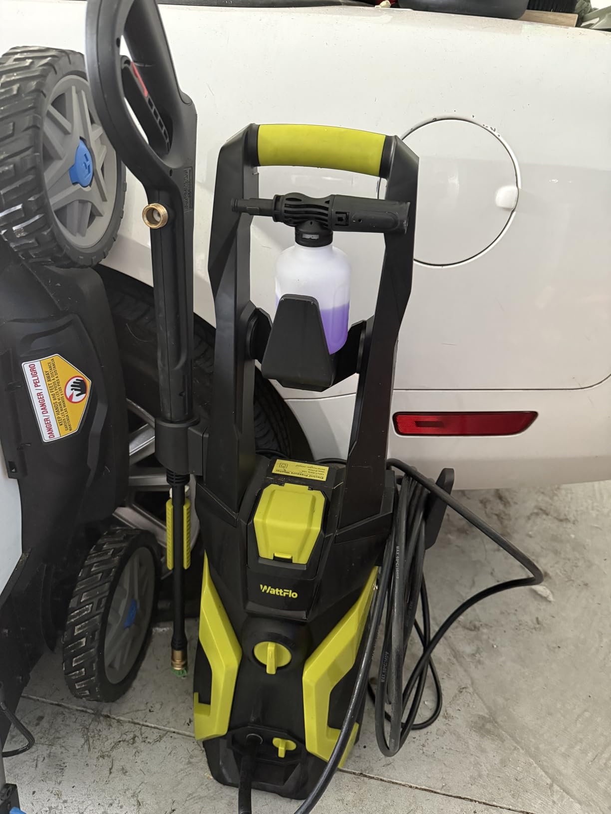 Pressure Washer, Power Washer with 4 Quick-Connect Nozzles, 500ml Foam Cannon, High Pressure Washer for Cars, Decks, Driveways, Home, Patios, Bright Green customer photo 1