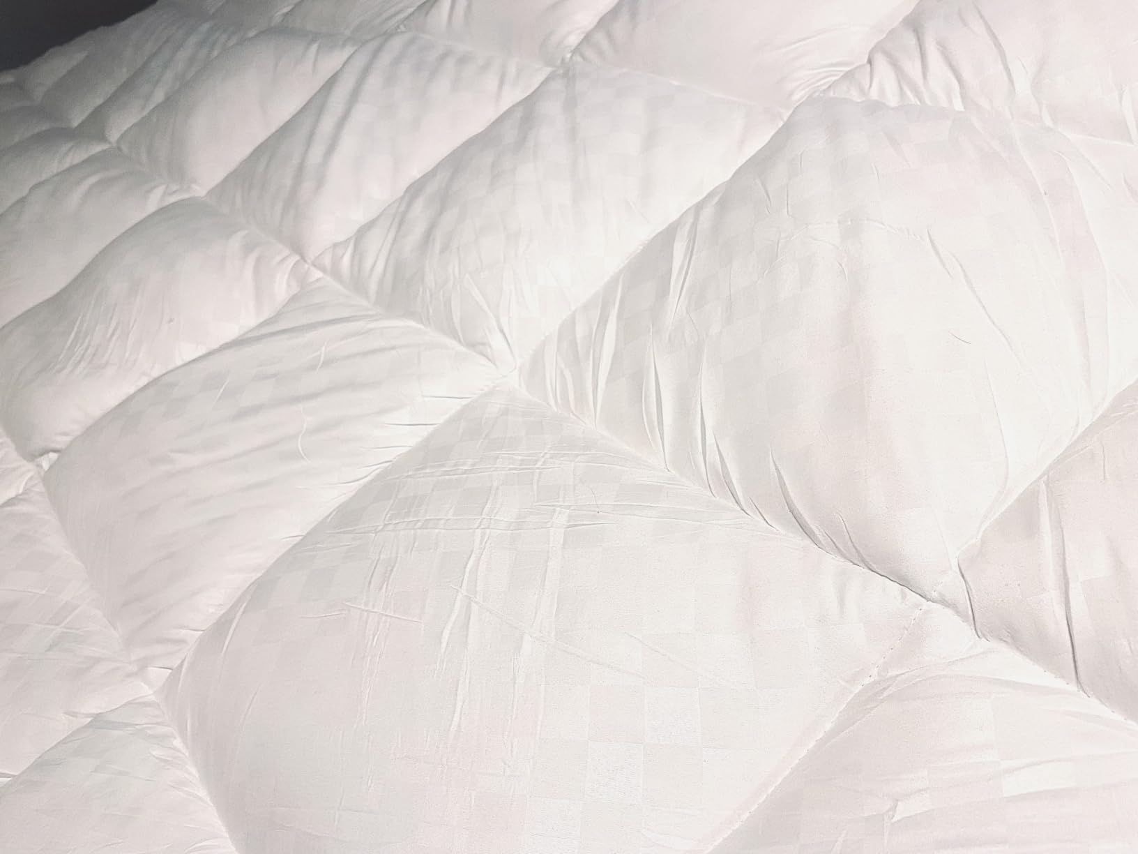 3 Inch Ultra-Fluffy Memory Foam Mattress Topper Queen for Back Pain, Soft Comfy Pillow Top Queen Mattress Topper with 4X Support, Mattress Pad with Breathable Air Mesh Sides, 6-21'' Deep Pocket Customer Review 3 Inch Ultra-Fluffy Memory Foam Mattress Topper Queen for Back Pain, Soft Comfy Pillow Top Queen Mattress Topper with 4X Support, Mattress Pad with Breathable Air Mesh Sides, 6-21'' Deep Pocket - Customer Photo 5