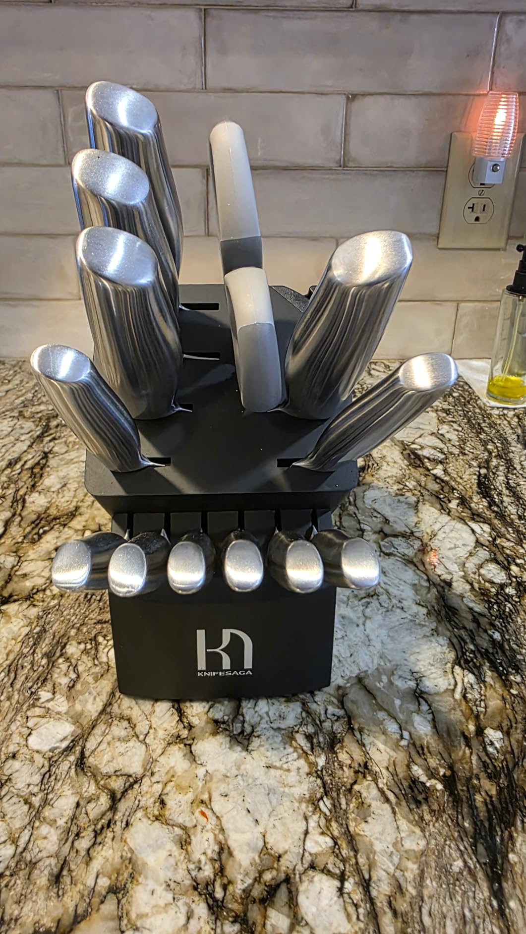 Knife Set Premium, Kitchen Knife Block Set 14 Pcs Japanese High Carbon Stainless Steel Enduring Razor Sharp, Black Chef Knives Set for Kitchen with Built-in Sharpener and Acacia Wood Block - Customer Photo 2