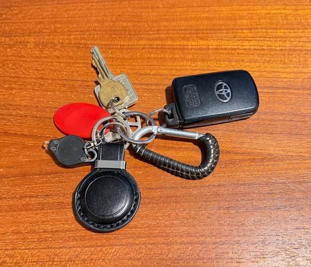 AirTag (2nd Generation): Tracker for Keychain, Wallet, and More; Locator with Sound; Simple One-Tap Setup with iPhone or iPad; Key Finder with up to 1.5X Precision Finding Range customer photo 2
