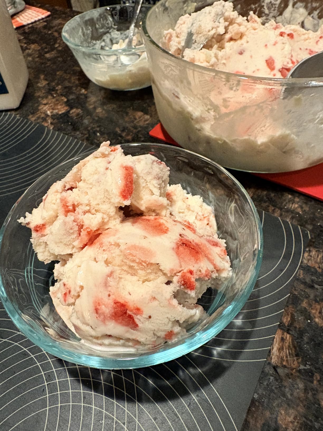 Cuisinart Ice Cream Maker Machine, 2-Quart Ice Cream, Sorbet and Frozen Yogurt Machine, Fully Automatic Double-Insulated Freezer Bowl Makes Frozen Desserts in Under 30 Minutes, ICE30BCP1, Silver customer photo 1