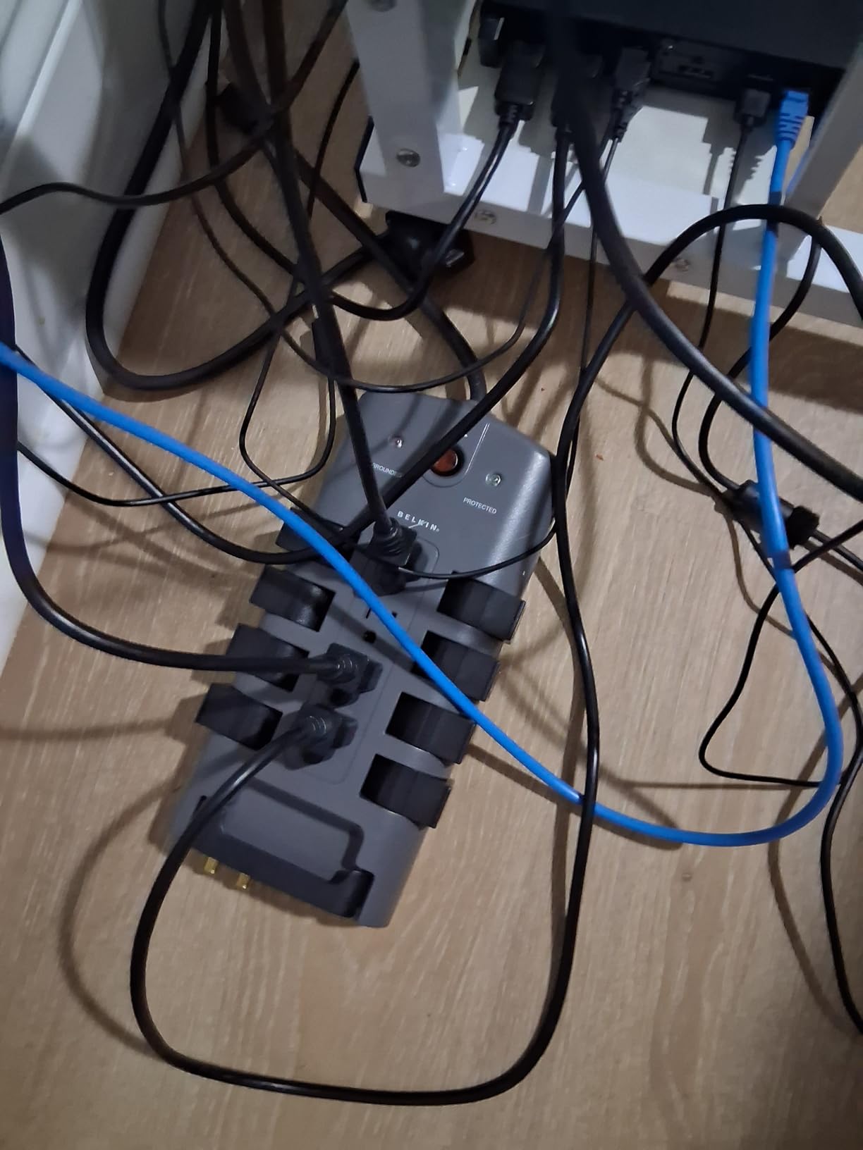 Belkin Surge Protector Power Strip w/ 8 Rotating & 4 Standard Outlets - 8ft Sturdy Extension Cord w/ Flat Pivot Plug - 4320 Joules customer photo 1