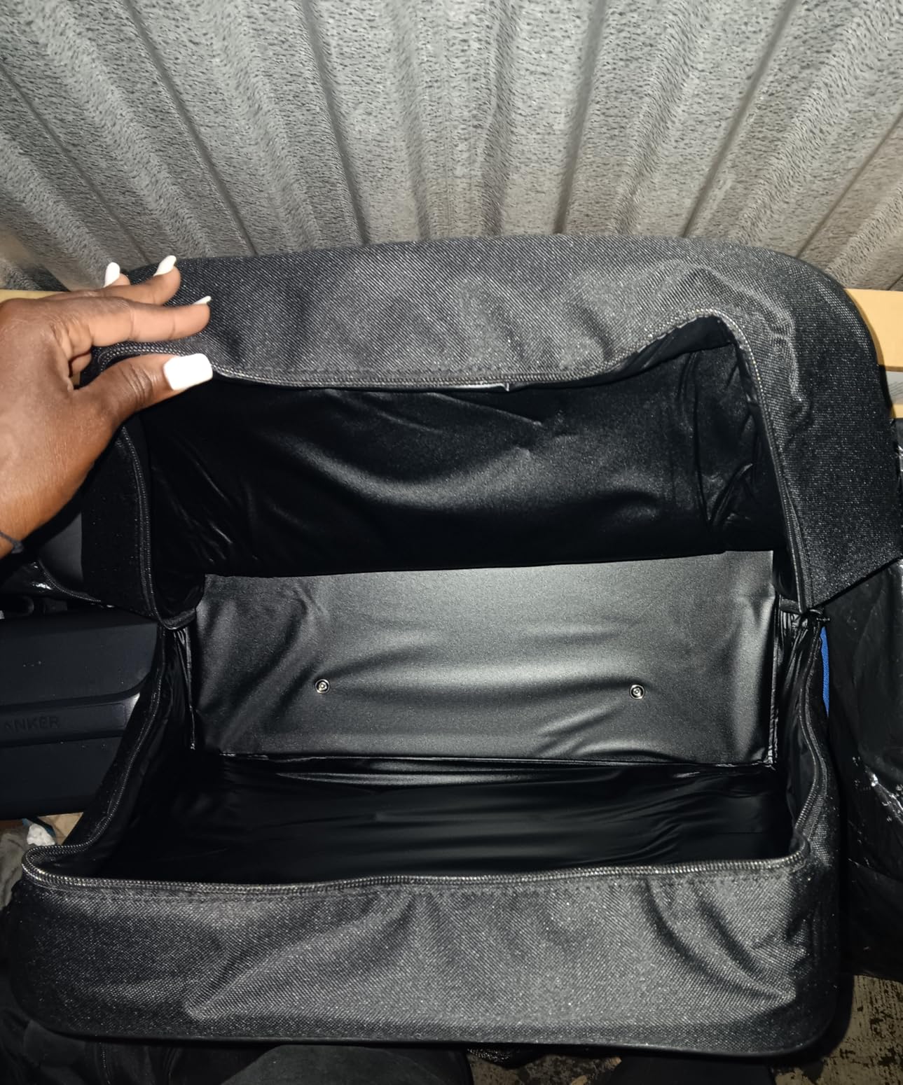 SINGER Machine Carrying Case, Black, Spacious Case Fits Most Standard Sewing Machines and Sergers customer photo 2