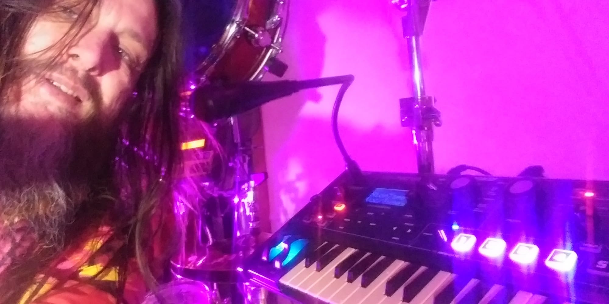 Novation MiniNova Analogue Modelling Compact 37 Mini-key Synth - Tough, compact, powerful mini-synth with pitch-correcting effect vocoder, 256 onboard sounds and five effects per voice layering customer photo 2