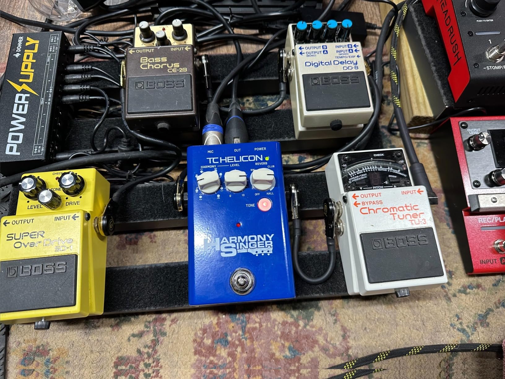 TC Helicon Harmony Singer Vocal Effects Stompbox with Guitar-Controlled Harmony, Reverb and Tone customer photo 1