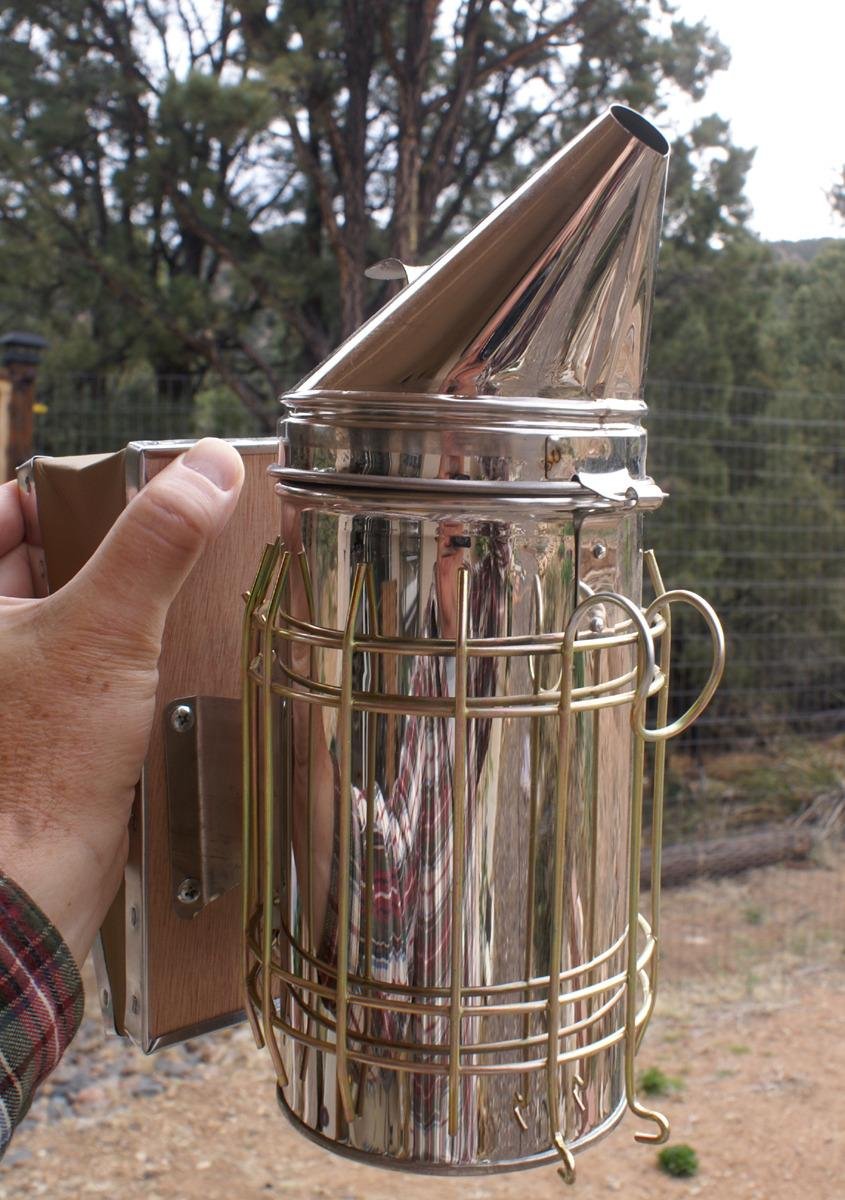 VIVO Large Stainless Steel Bee Hive Smoker with Heat Shield, Beekeeping Equipment Tool Kit, BEE-V001L customer photo 1