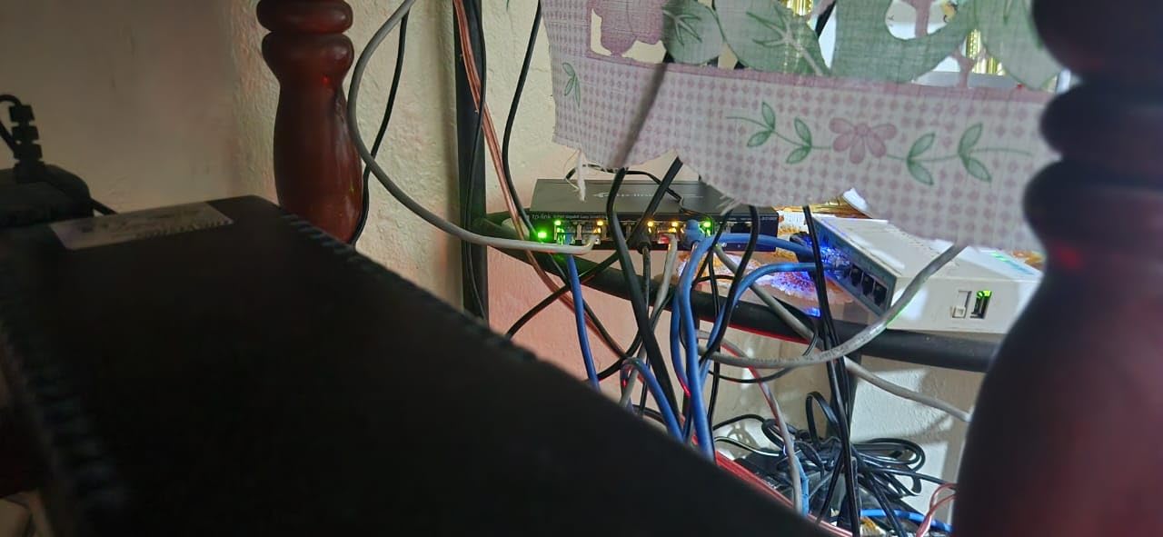 TP-Link 8 Port Gigabit Easy Smart Managed Switch (TL-SG108E) customer photo 2
