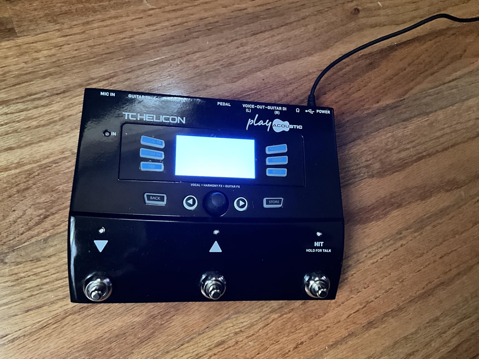 TC Helicon PLAY ACOUSTIC - 3-Button Vocal and Acoustic Guitar Effects Stompbox with BodyRez and Looping customer photo 2
