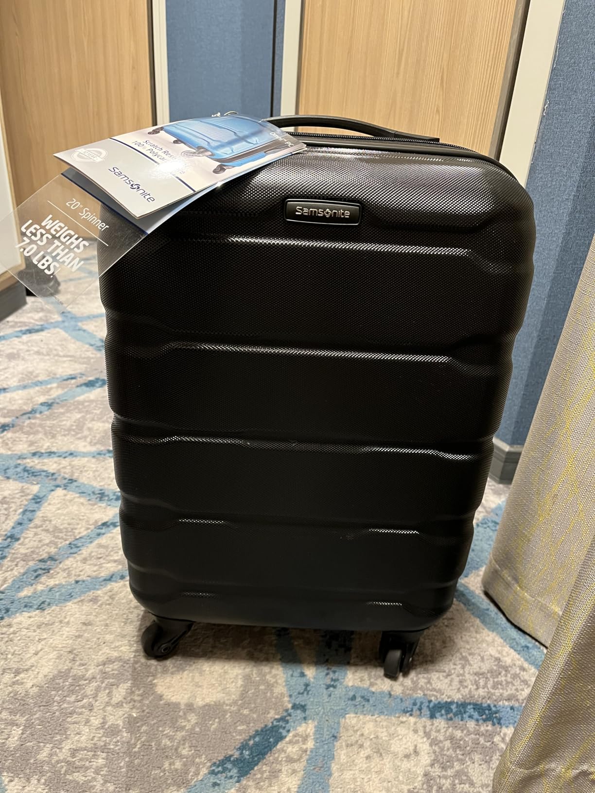 Omni PC Hardside Expandable Luggage with Spinner Wheels, Black, Carry-On 20-Inch customer photo 2