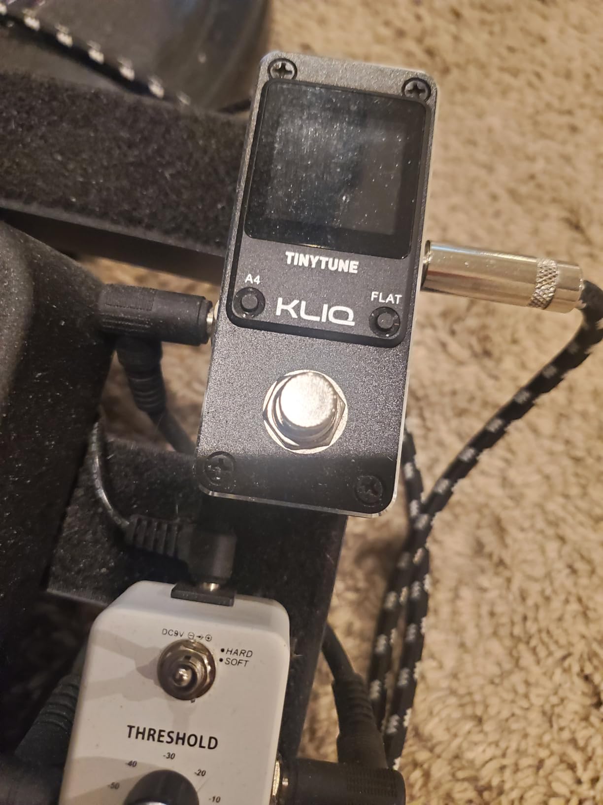 KLIQ TinyTune Pro Stage Tuner Pedal for Guitar & Bass, Mini Chromatic Pedal with True Bypass customer photo 1