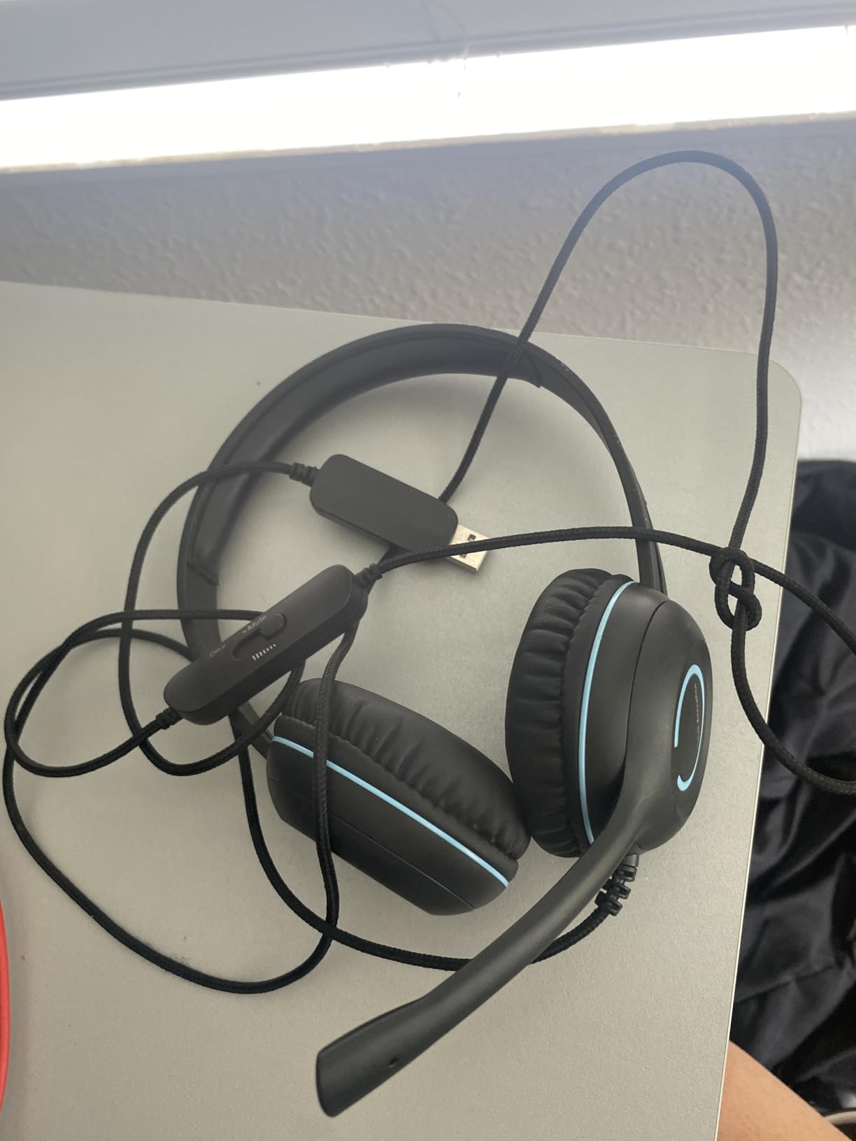 Cyber Acoustics Stereo USB Headset (AC-5008A), in-line Controls for Volume & Mic Mute, Adjustable Mic Boom for PC & Mac, Perfect for Classroom or Home customer photo 1
