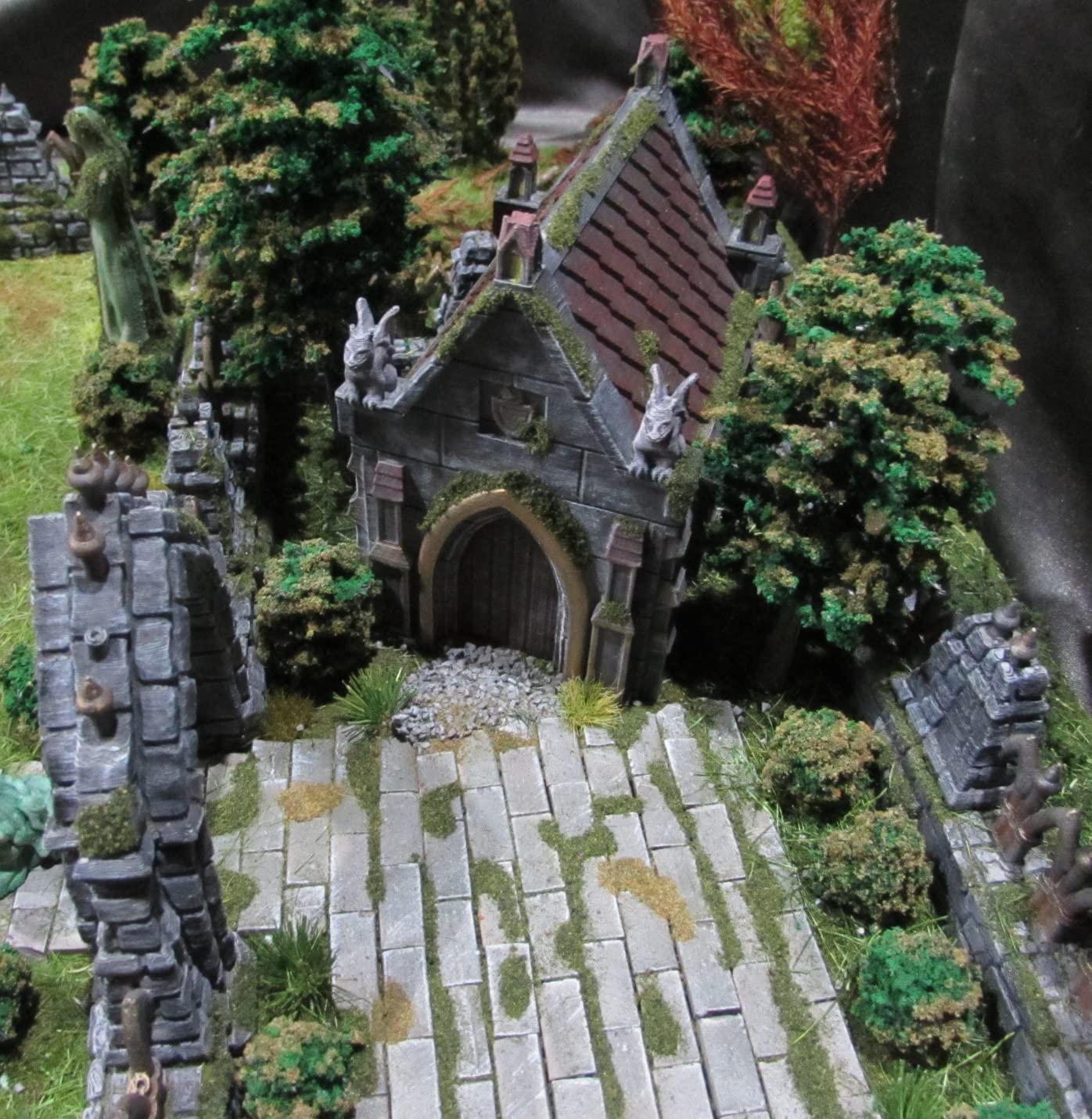EnderToys Mausoleum Graveyard Scene - DND Terrain Scenery for Tabletop 28mm Miniatures Wargame customer photo 1