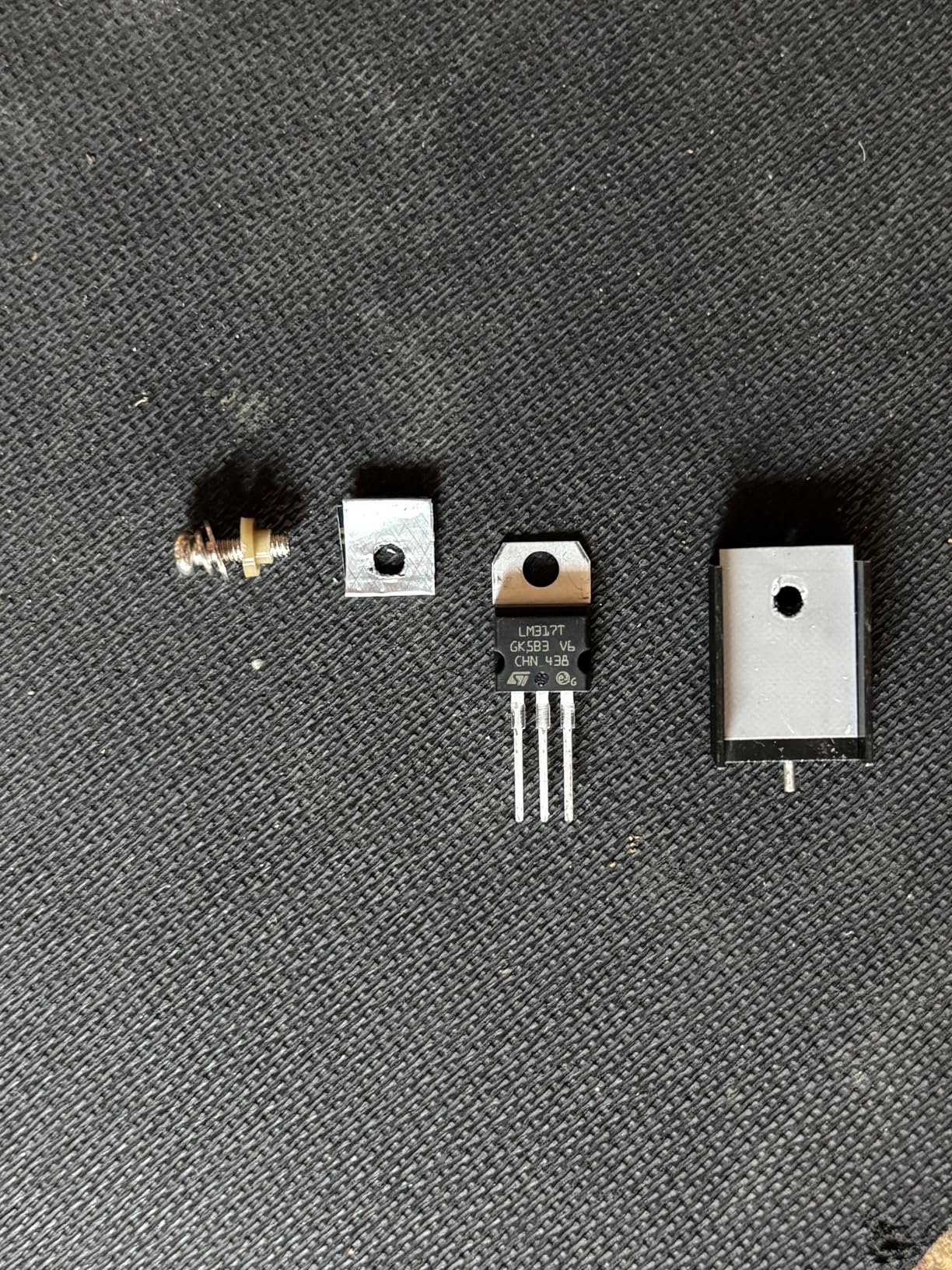Easycargo 10 Packs TO-220 Heatsink + Insulator Mounting Screws Kits for LM317 LM317t L7805 L7812 L78XX Voltage Regulator, IRFZ44N 3205 520N 630 1404 MOSFET Transistor (20mmx15mmx11mm) customer photo 2