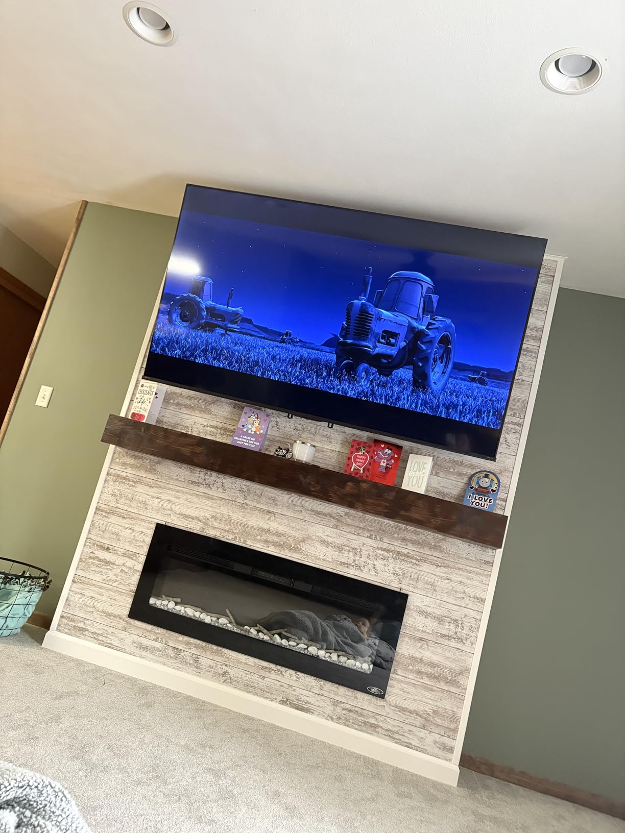 USX Mount Full Motion TV Wall Mount for Most 42-90 inch Flat Screen/LED/4K, TV Mount Bracket Dual Swivel Articulating Tilt 6 Arms, VESA 600x400mm, Holds up to 132lbs customer photo 1