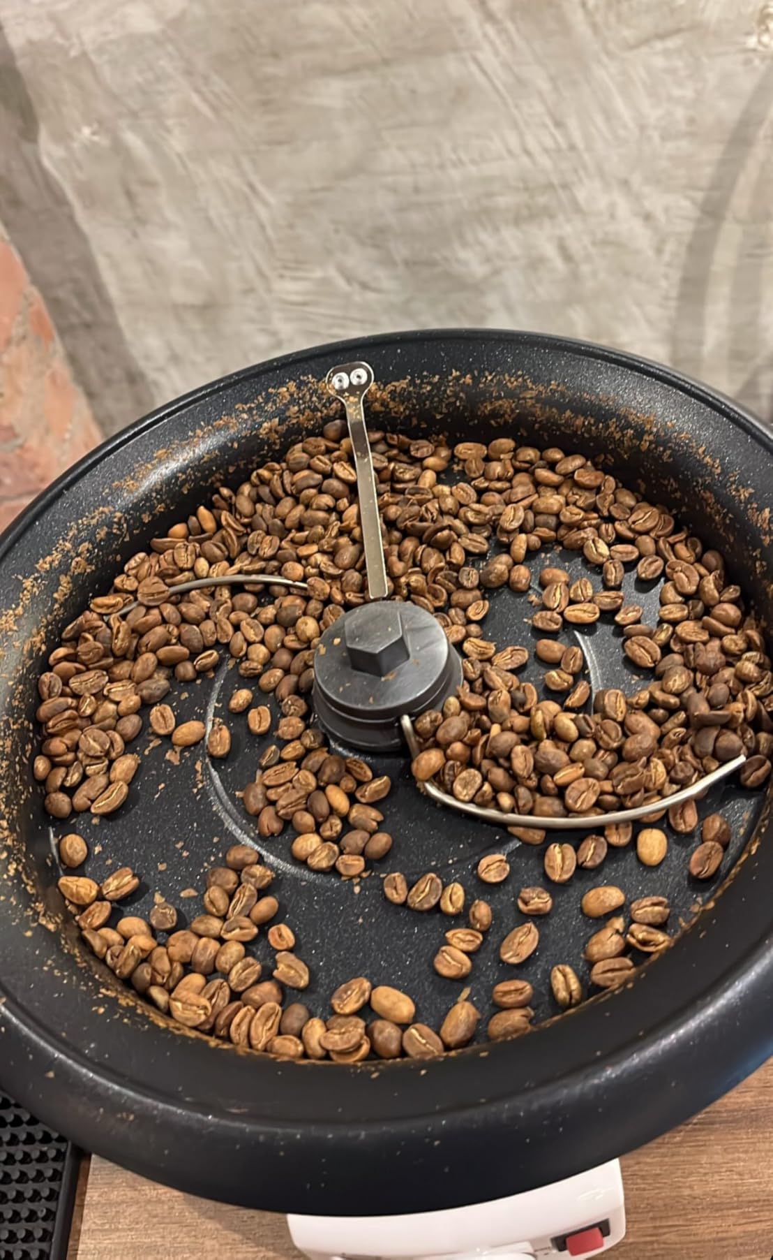 JIAWANSHUN Electric Coffee Bean Roaster for Home Use 1.1lb Capacity Temperature Control (0-240 C), Non-Stick, Perfect for Beginner Roasting, 1200W, 110V customer photo 2