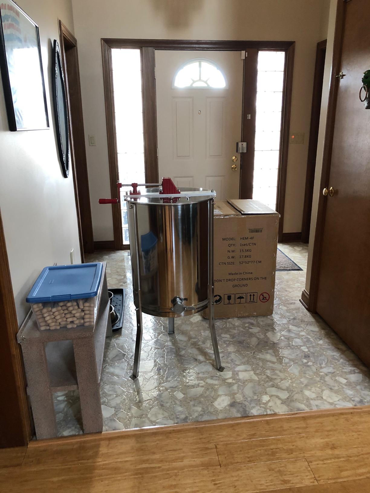 VINGLI Upgraded 4 Frame Honey Extractor Separator,304 Food Grade Stainless Steel Honeycomb Spinner Drum Manual Crank With Adjustable Height Stands, Beekeeping Pro Extraction Apiary Centrifuge Equipment customer photo 2