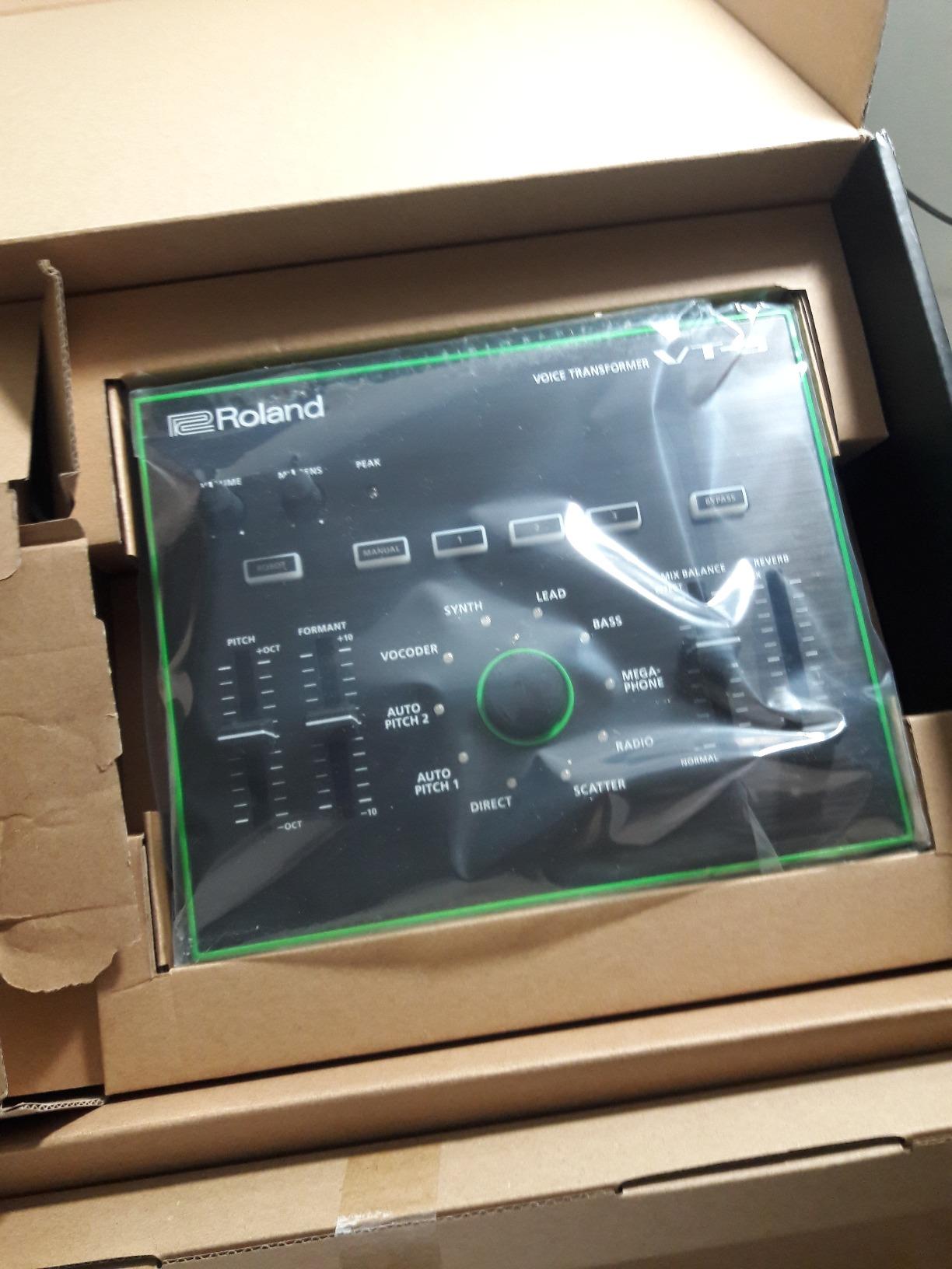 Roland VT-4 Vocal Transformer - Real-Time Voice Transformation Effects for Live Performance customer photo 1