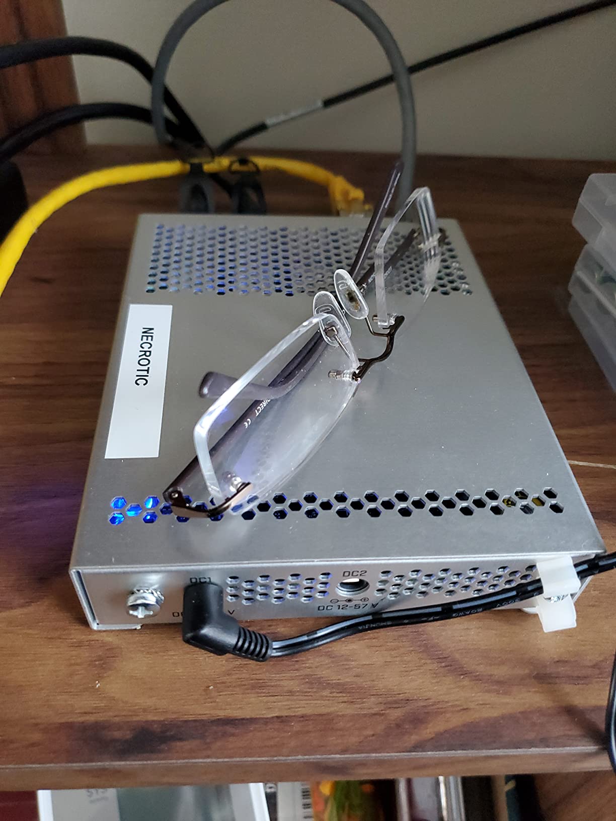 MikroTik CRS305-1G-4S+in Network Switch Managed | 1x Gigabit Ethernet | 4x 10Gb SFP+ | RouterOS or SwOS customer photo 2